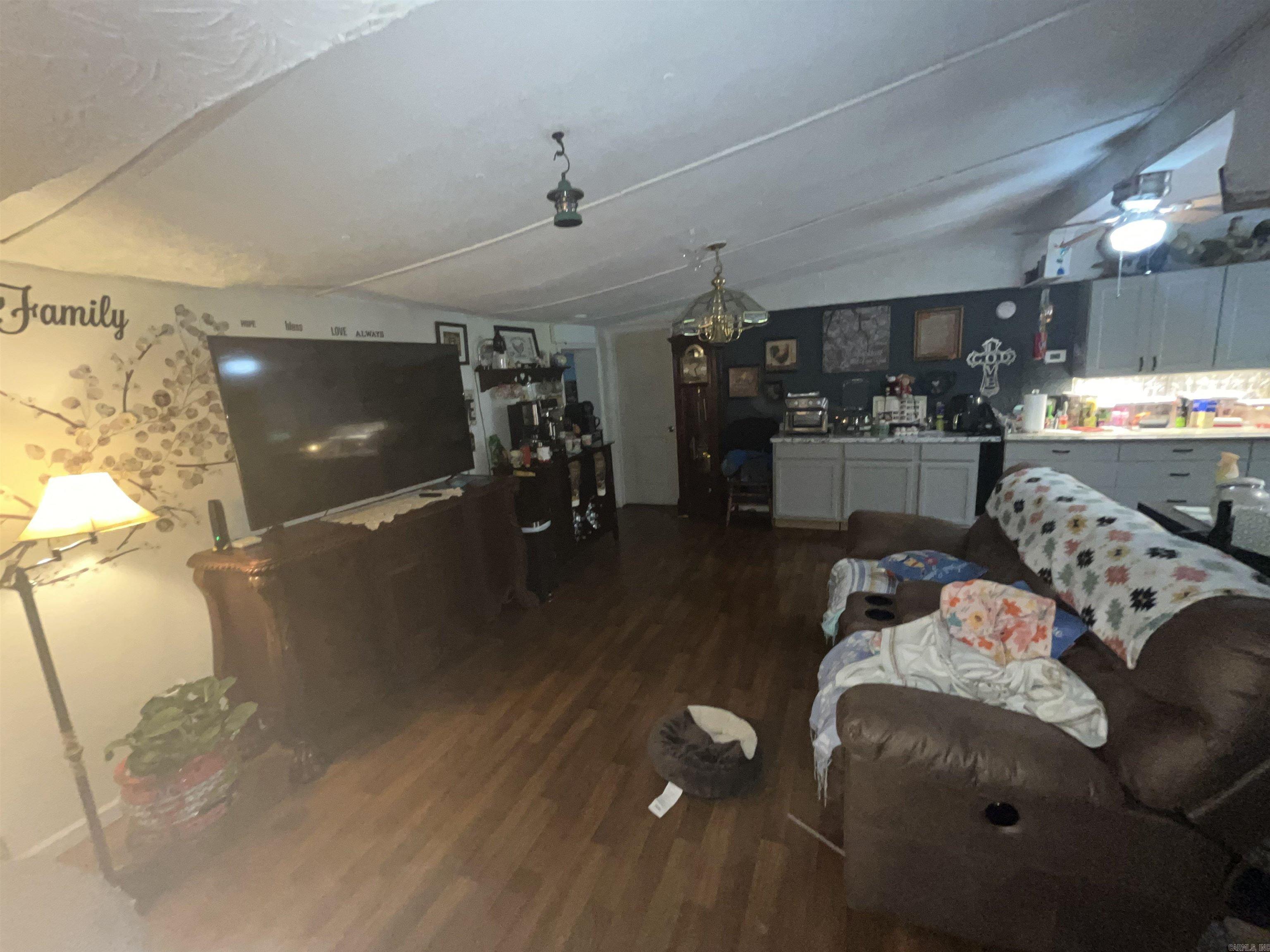 5617 5607 5611 Driskill Drive