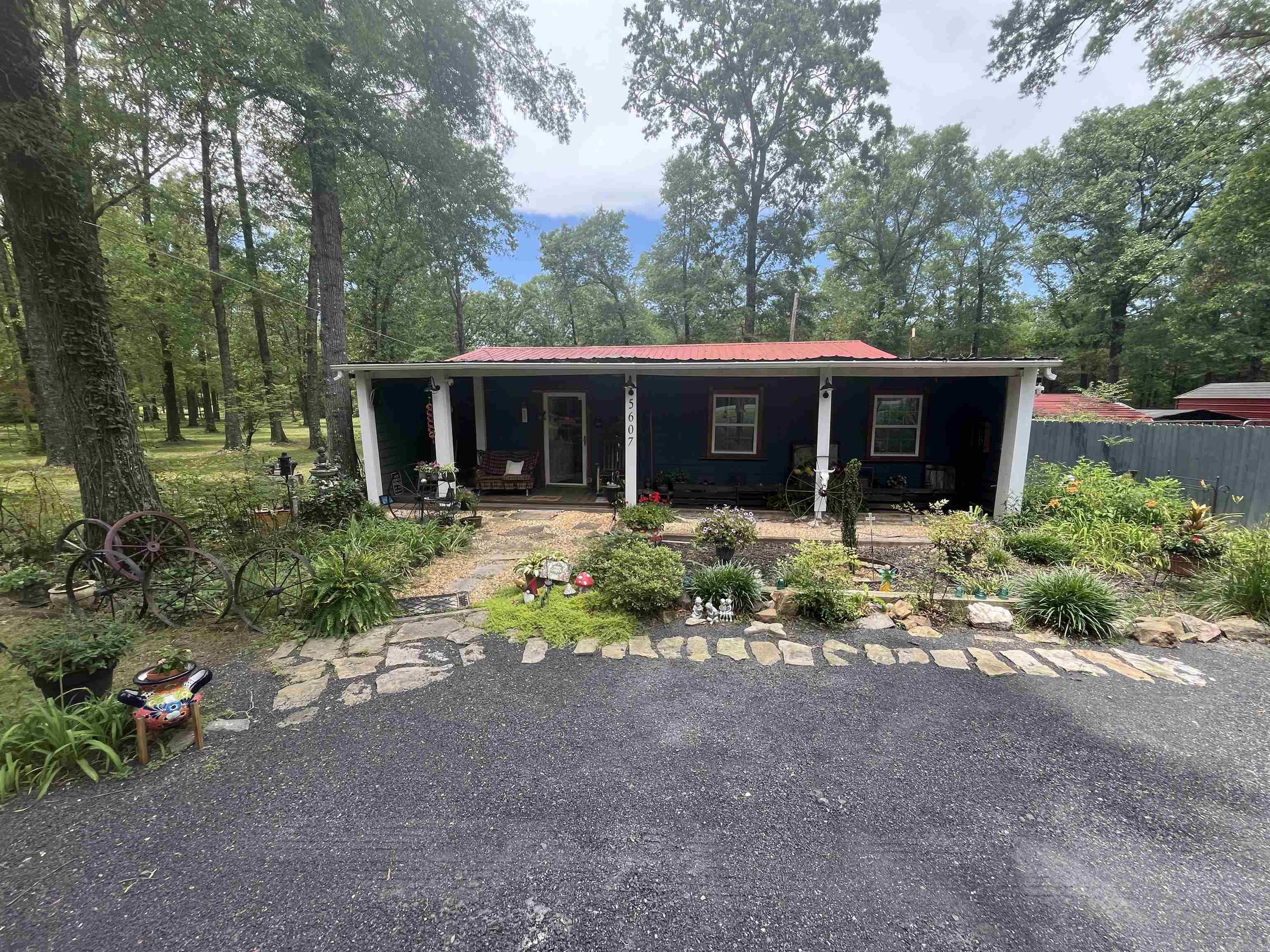 5617 5607 5611 Driskill Drive