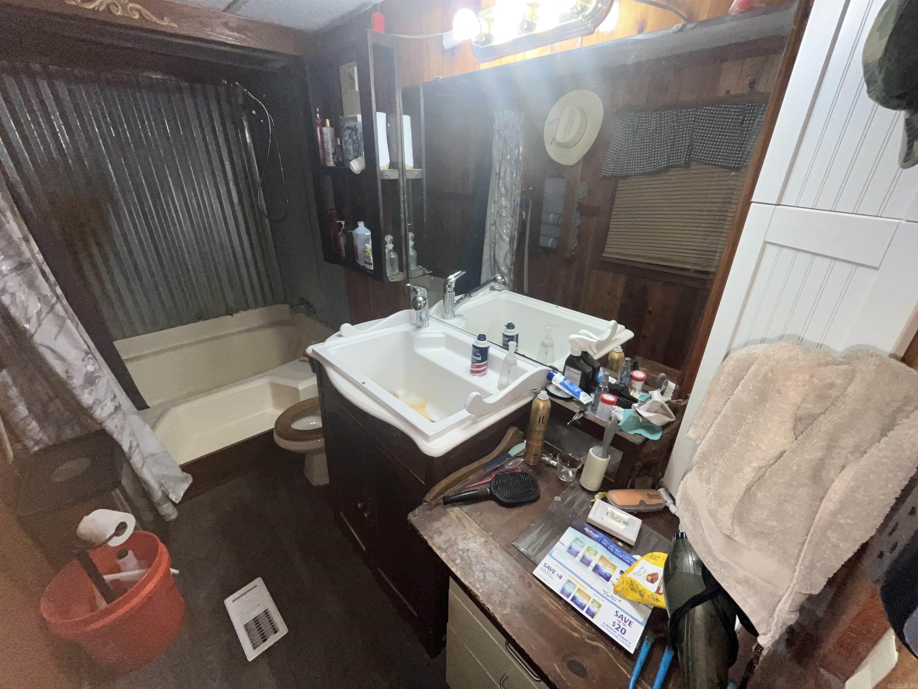 5617 5607 5611 Driskill Drive