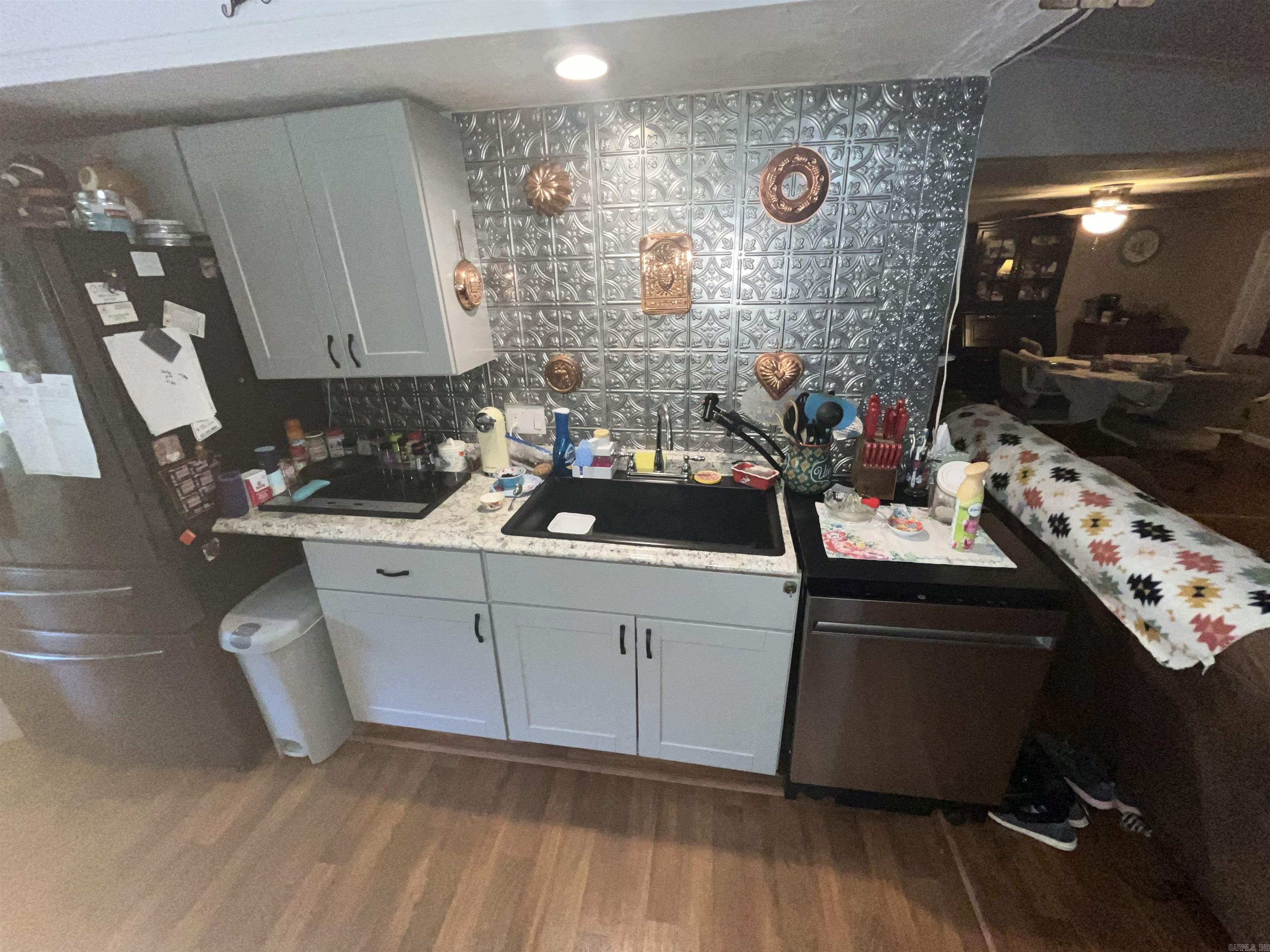 5617 5607 5611 Driskill Drive