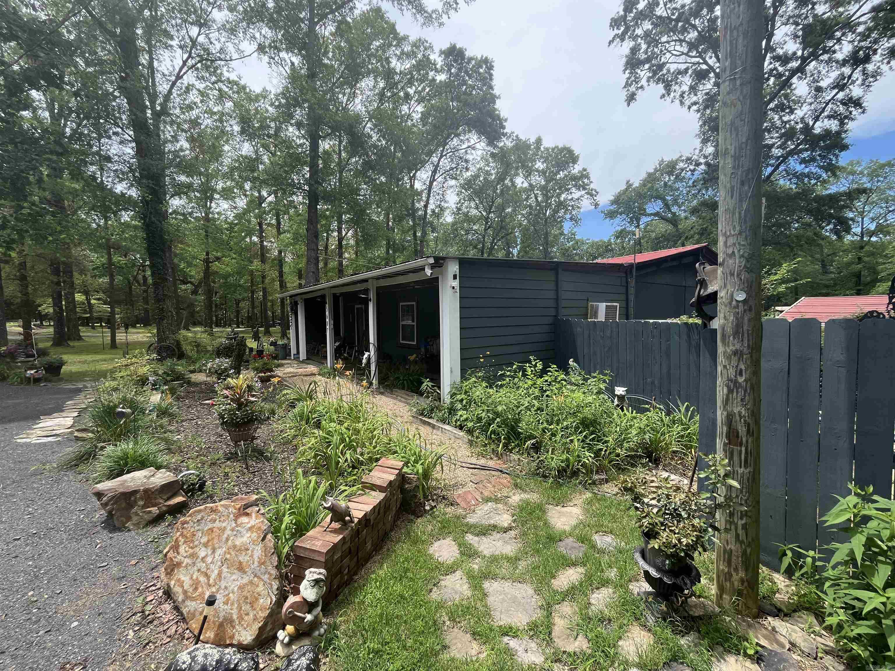 5617 5607 5611 Driskill Drive
