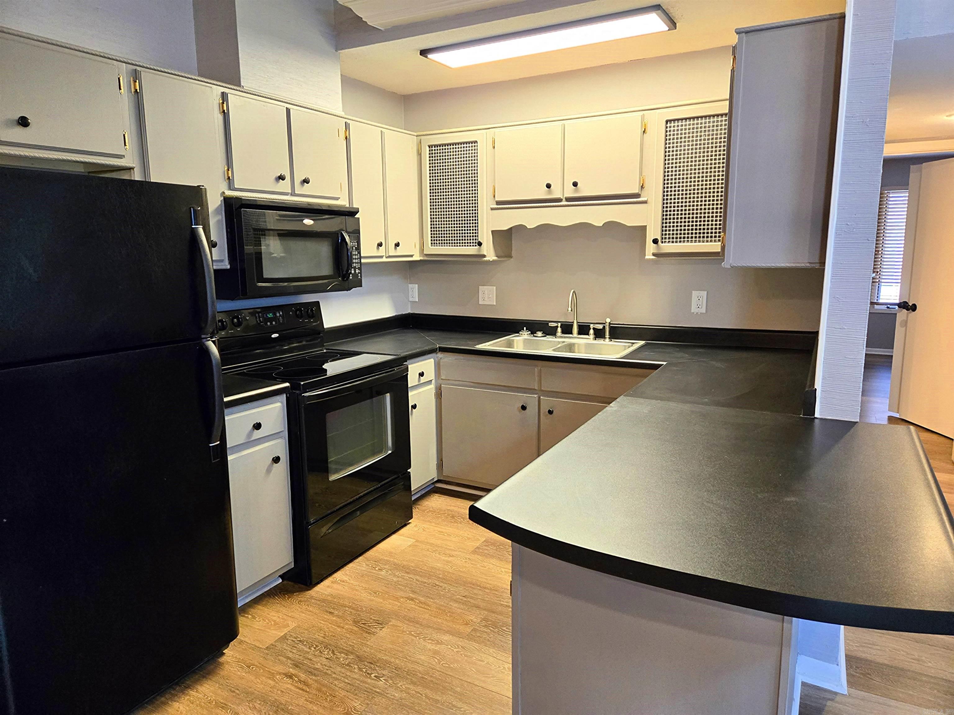 2715 Greenbriar Dr Apt B