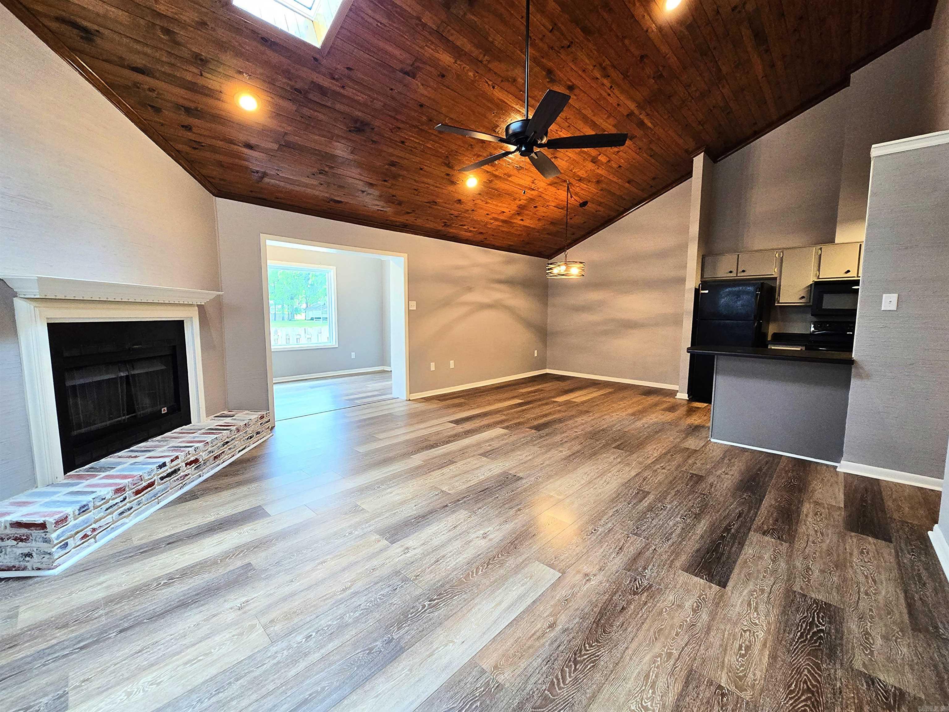 2715 Greenbriar Dr Apt B