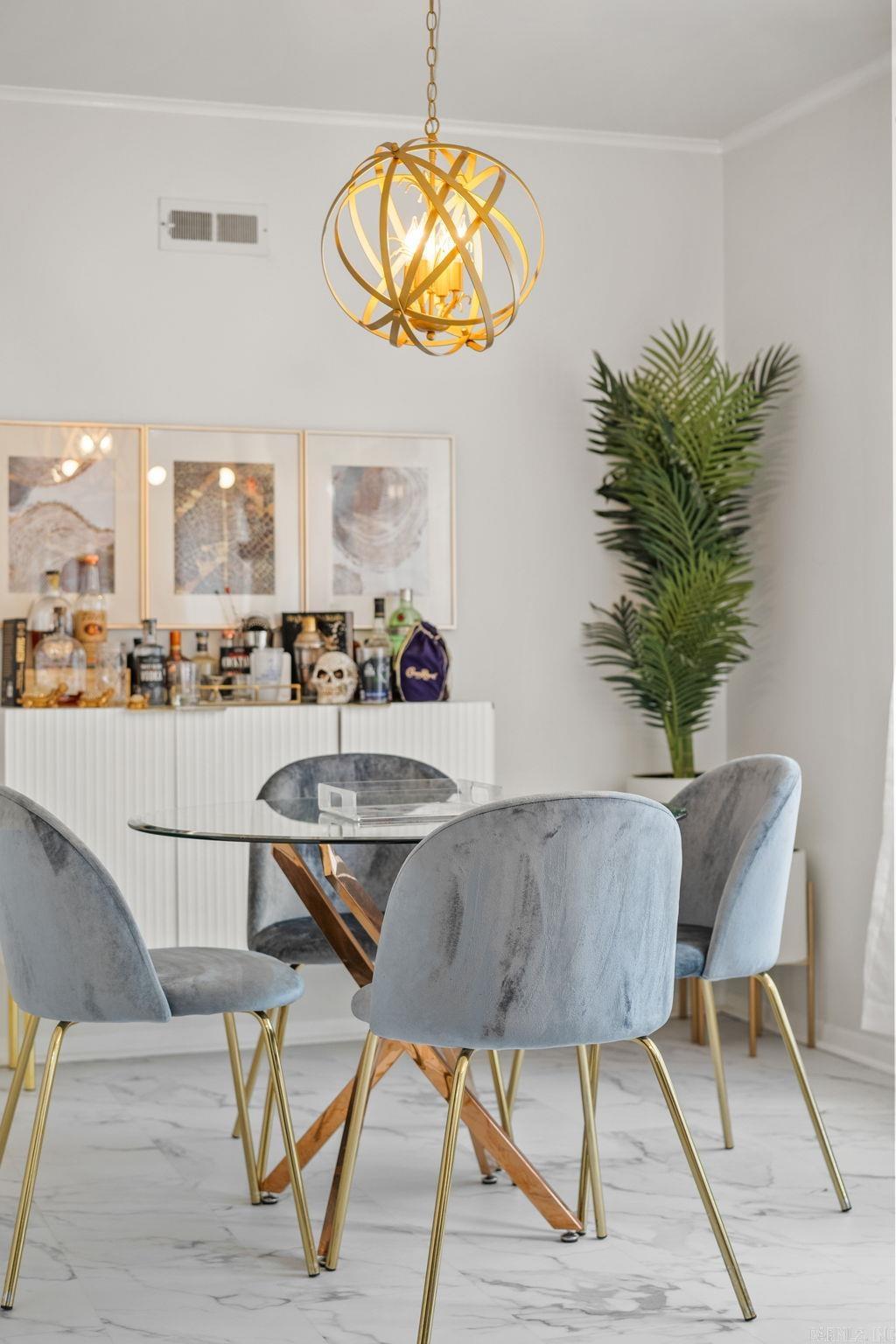 7521 Gable