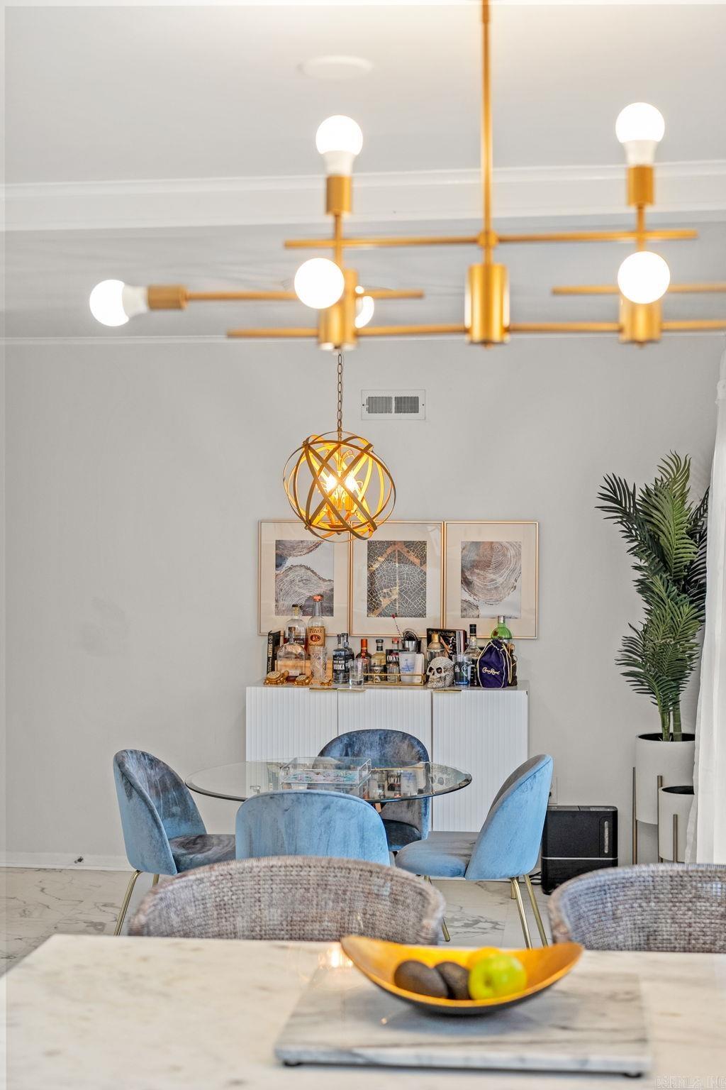 7521 Gable