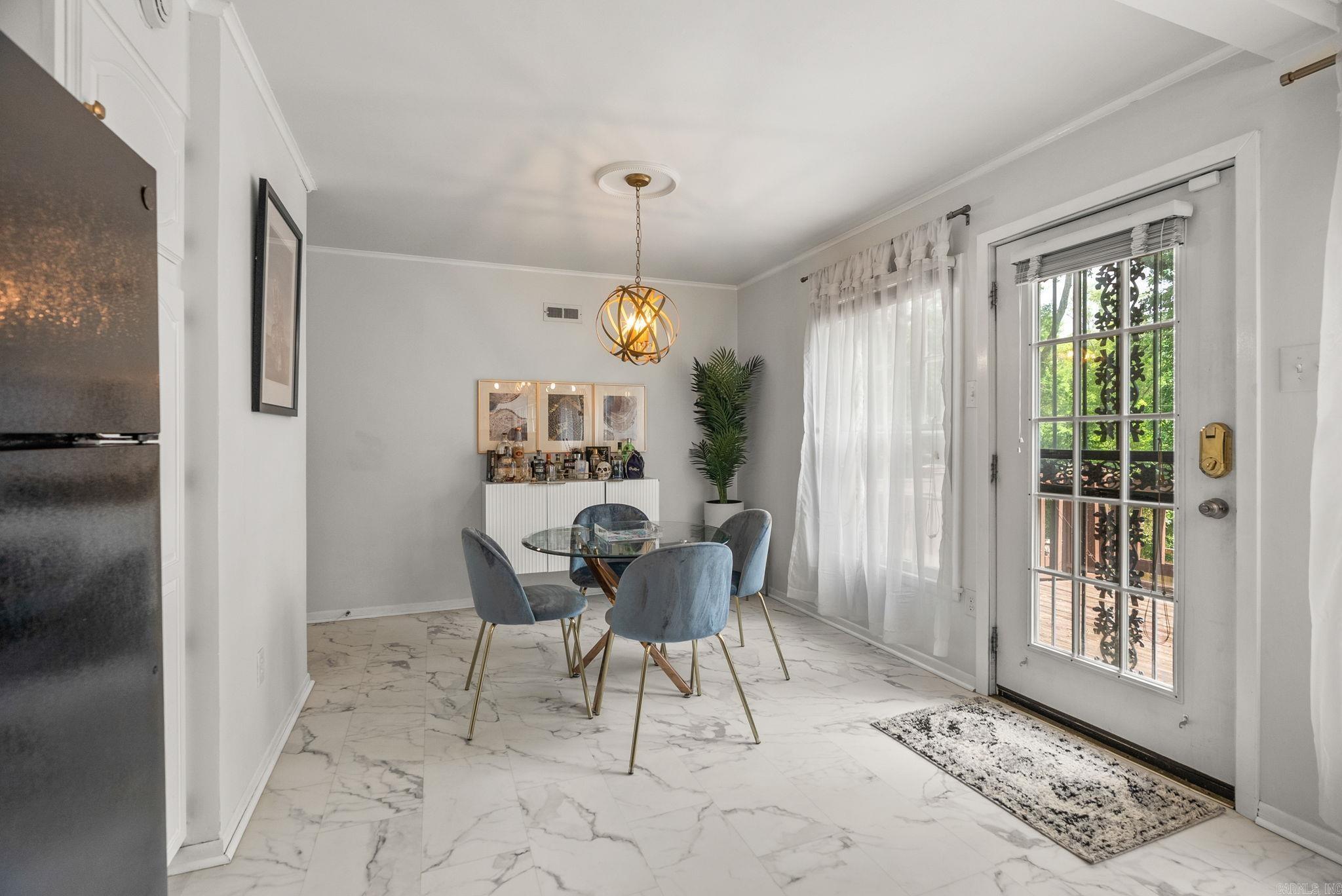 7521 Gable