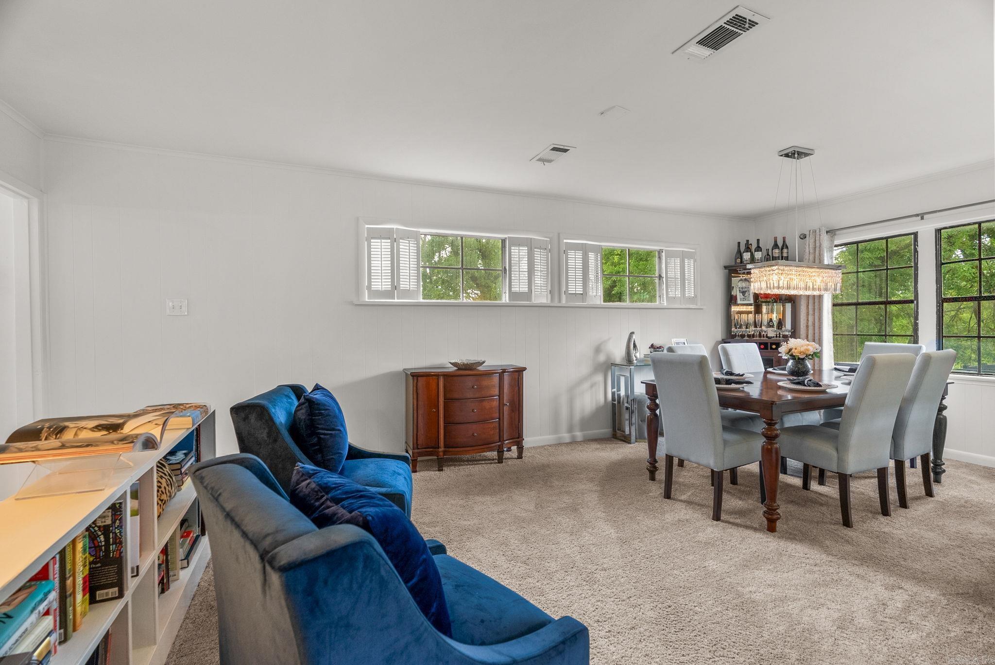 7521 Gable