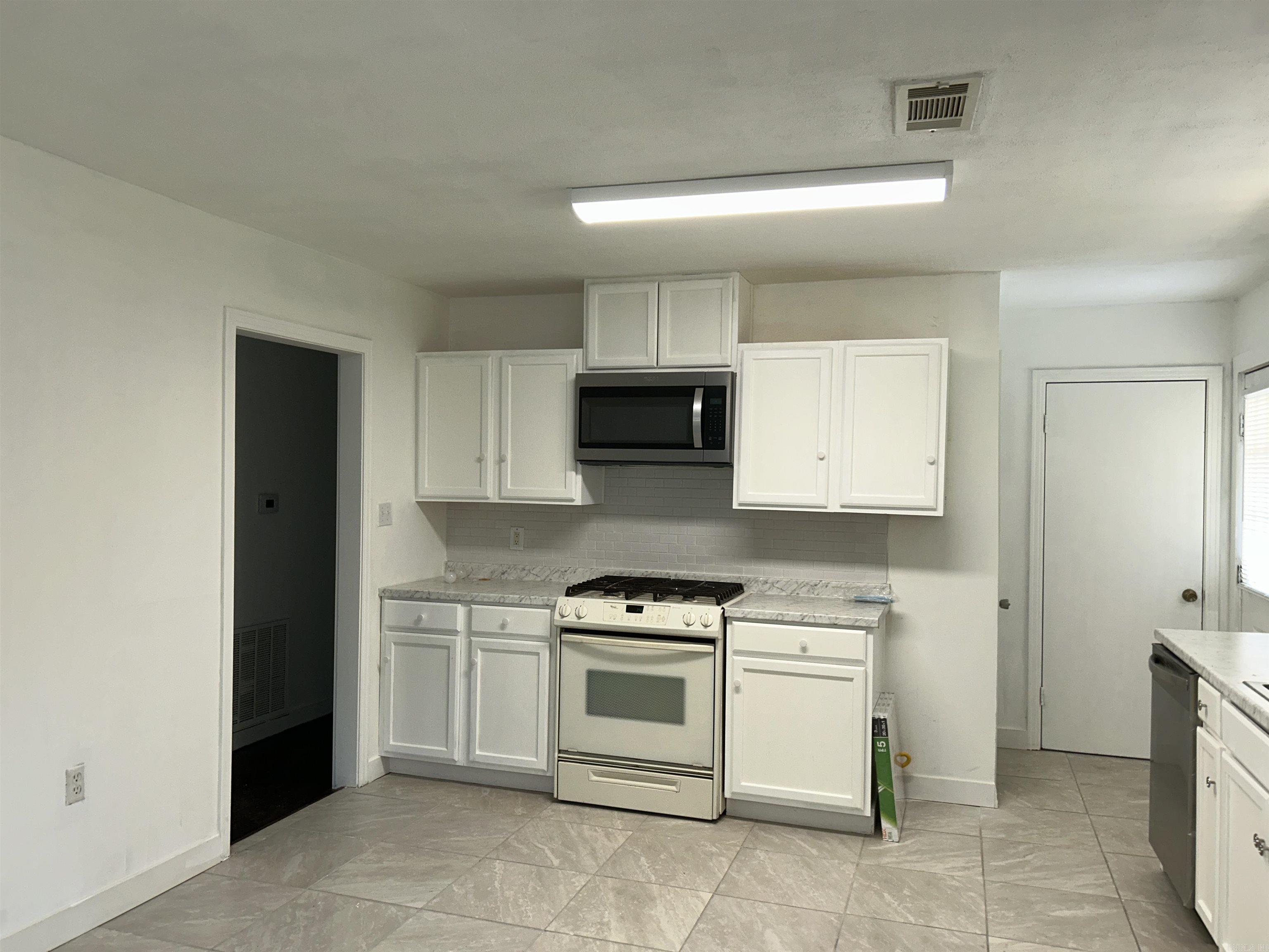 1421 N Greenwich Avenue