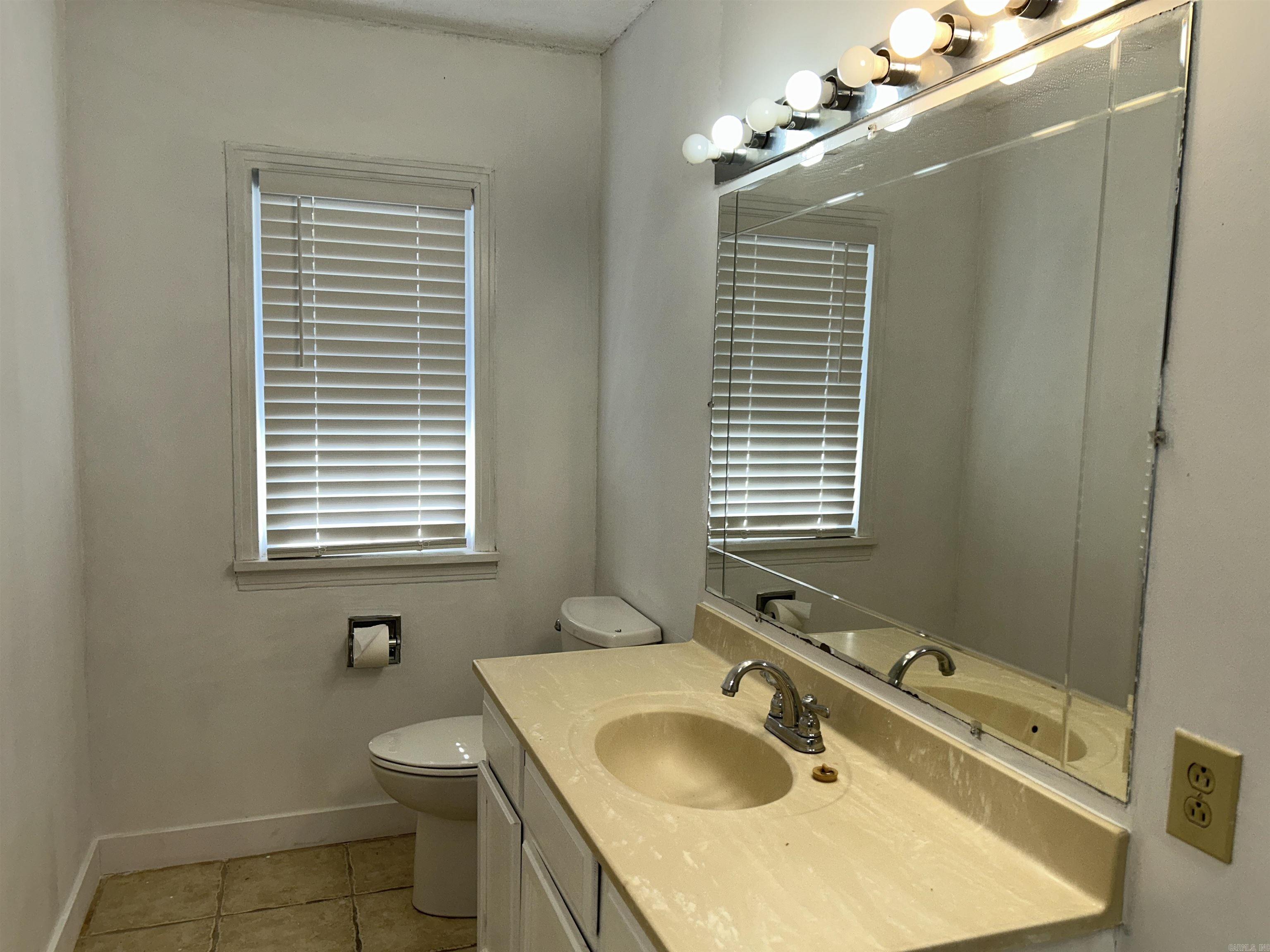 1421 N Greenwich Avenue