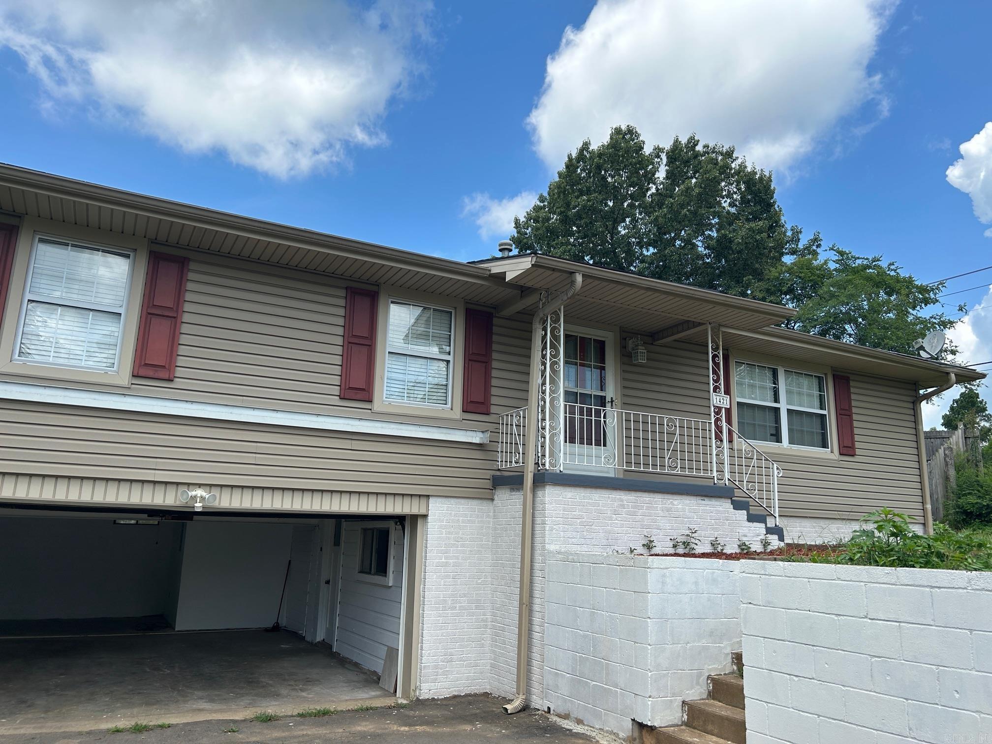 1421 N Greenwich Avenue