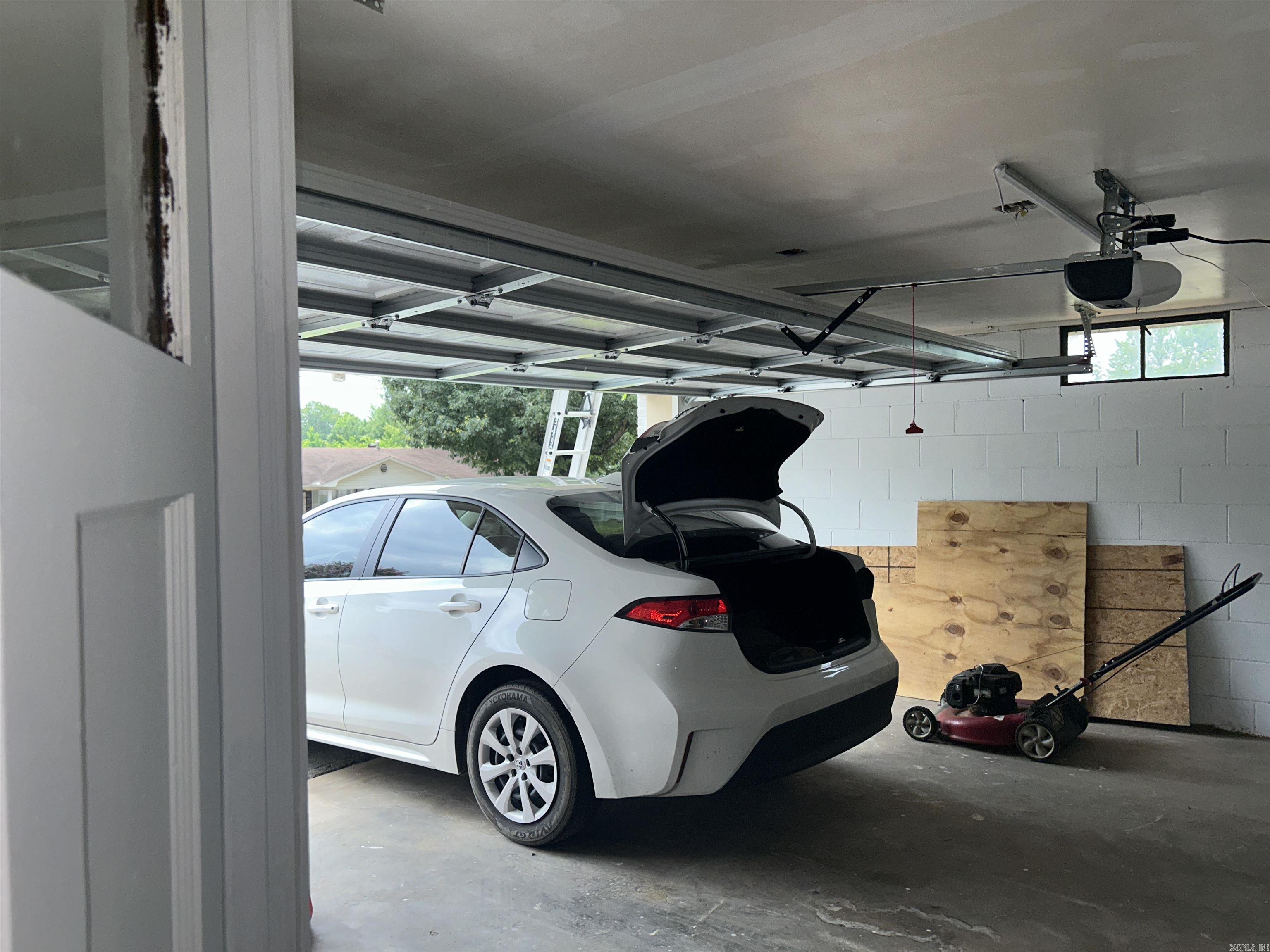 1421 N Greenwich Avenue