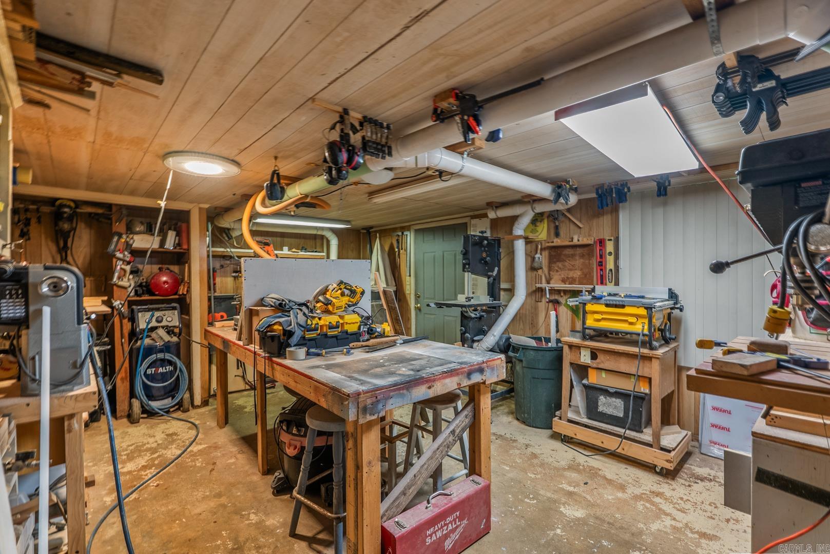 15621 Mail Route Road