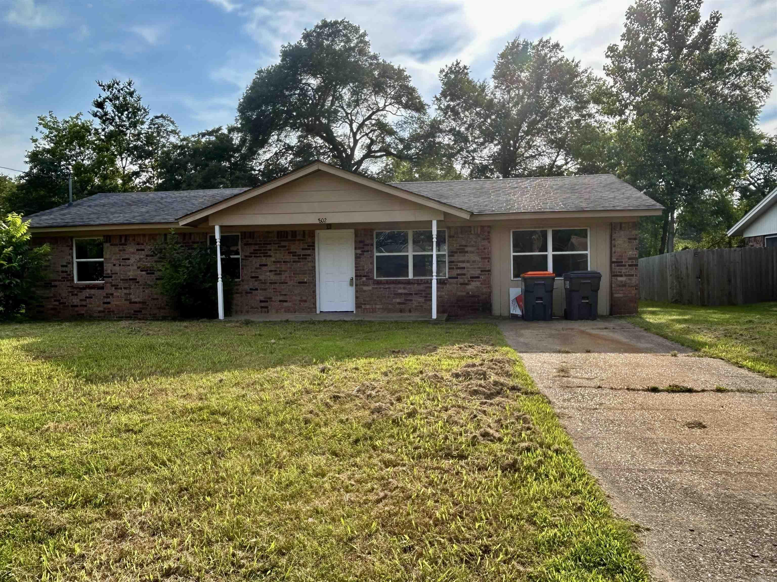 802 S Houston Avenue