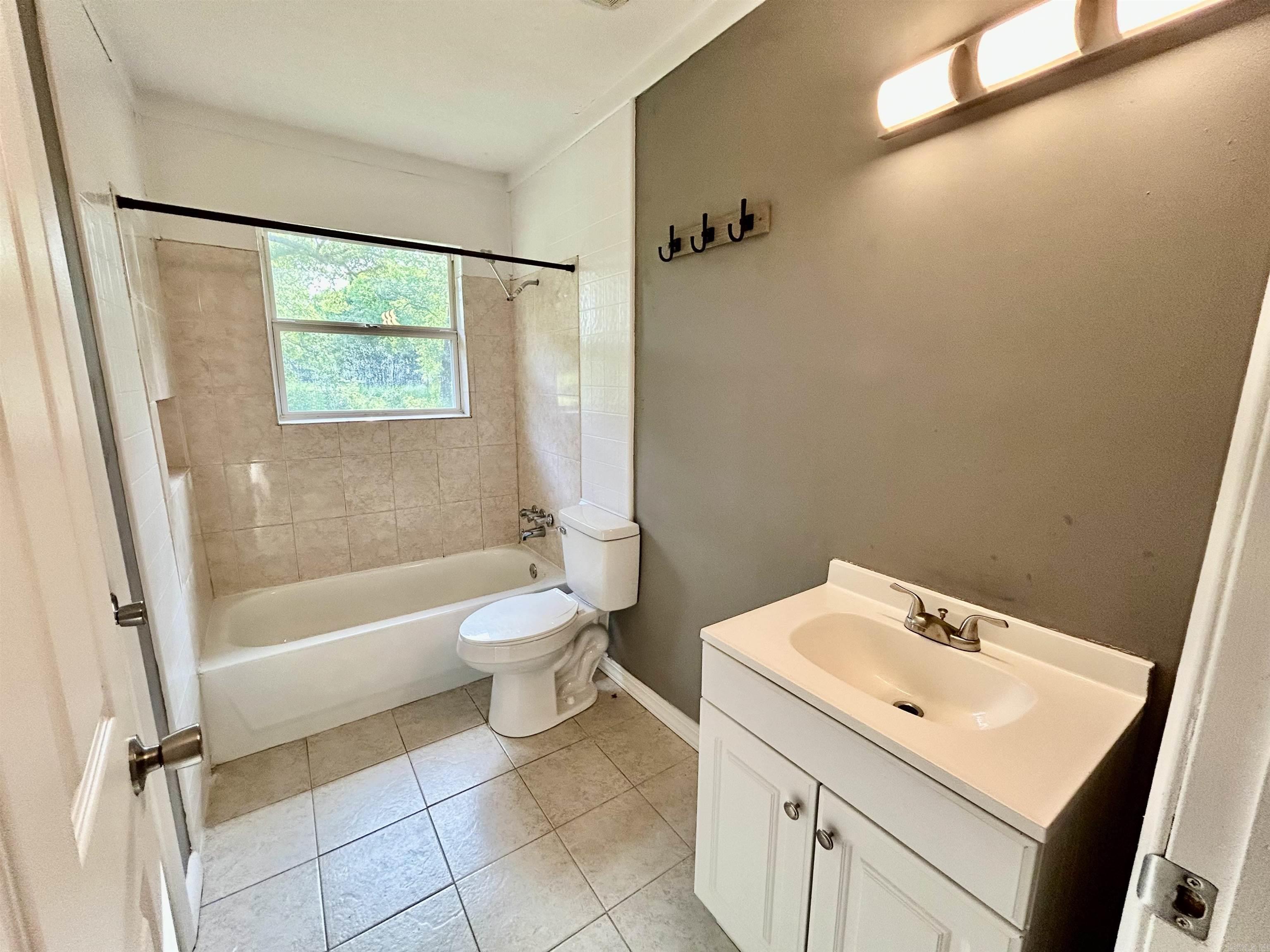 802 S Houston Avenue