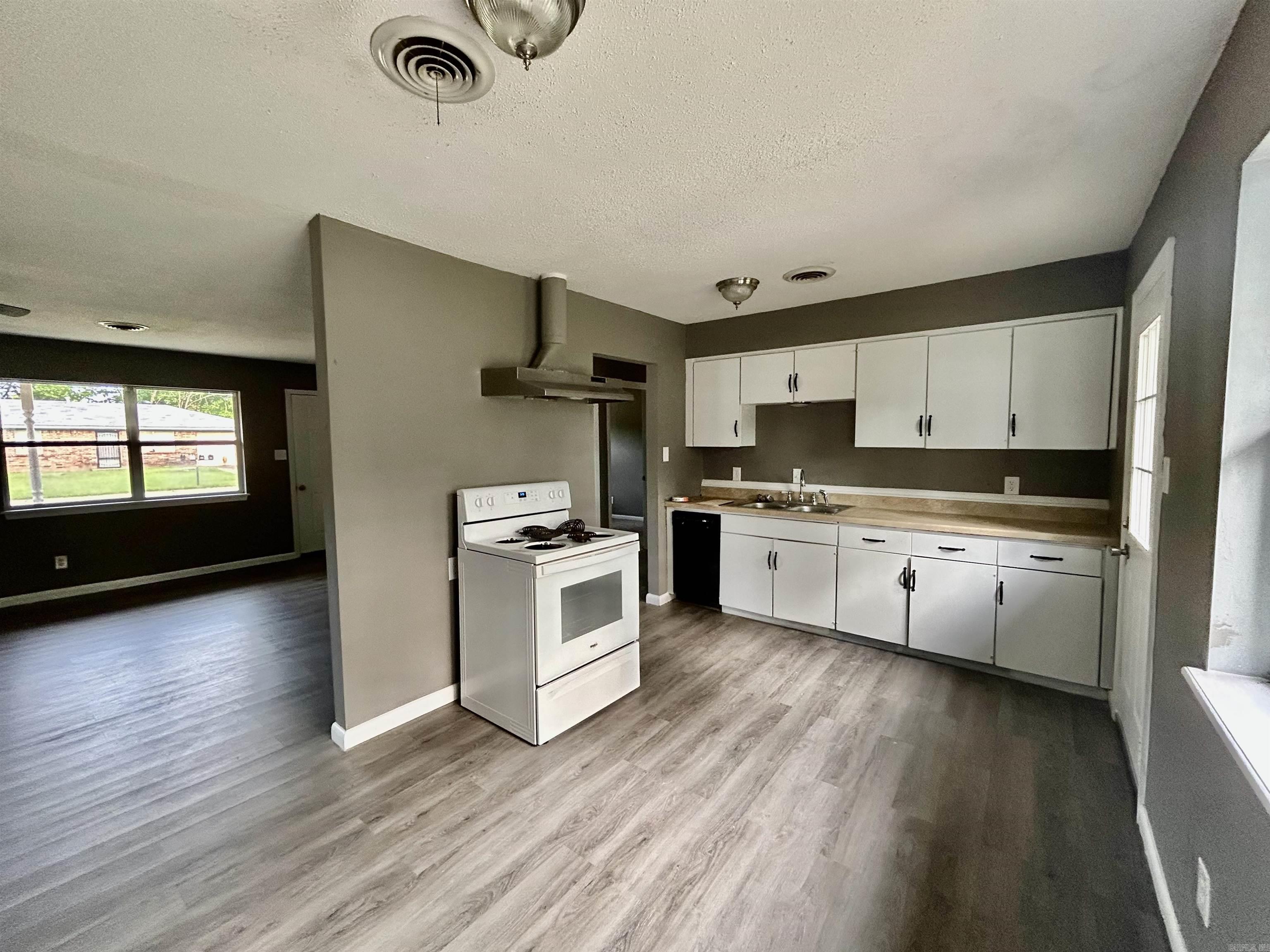 802 S Houston Avenue