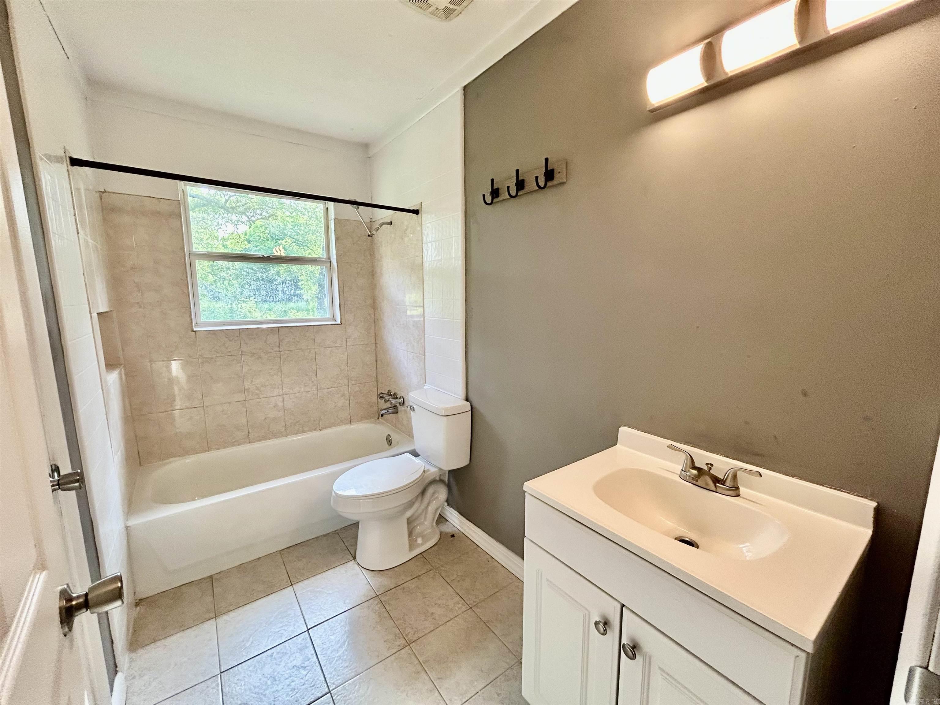 802 S Houston Avenue