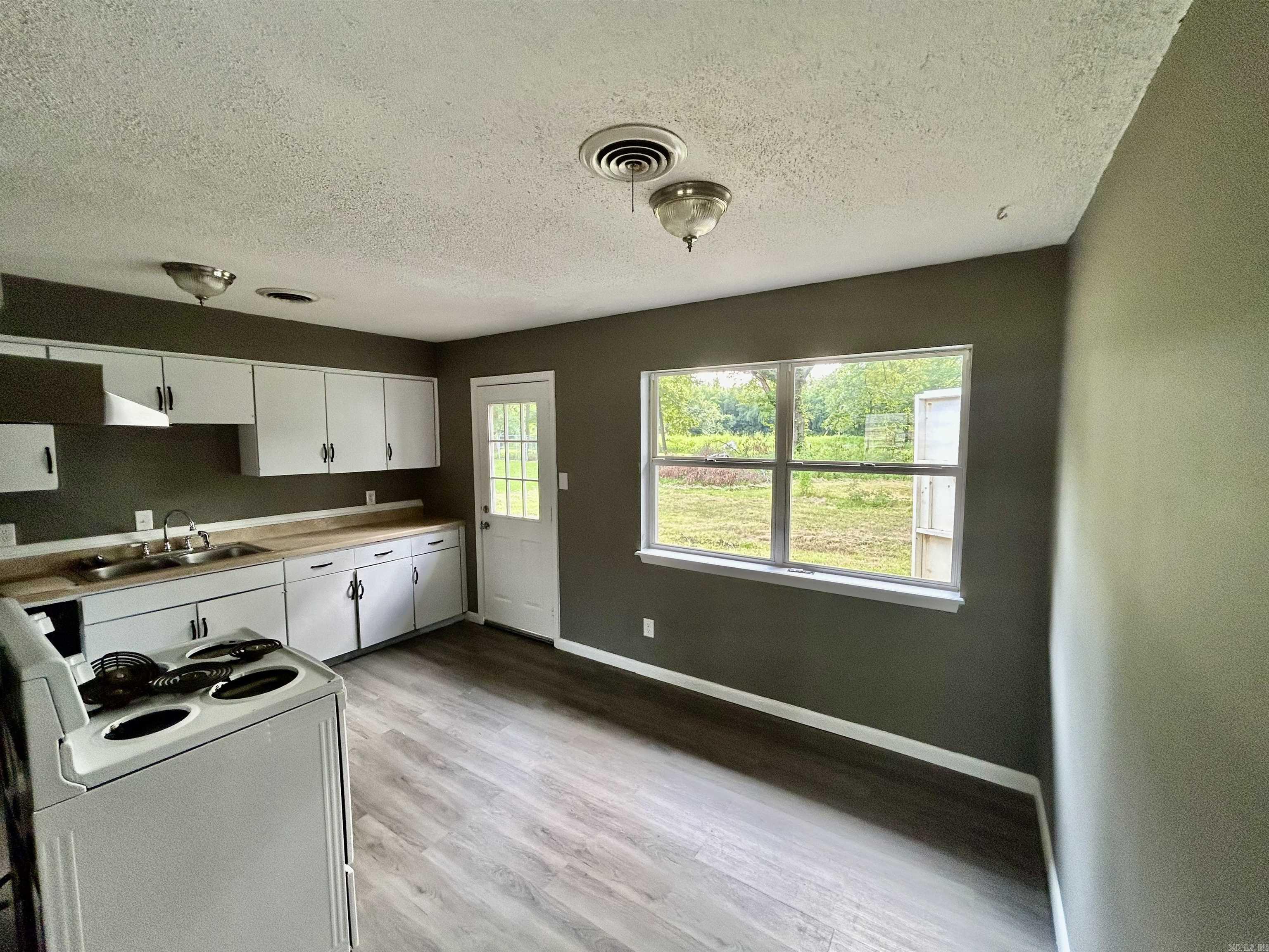 802 S Houston Avenue