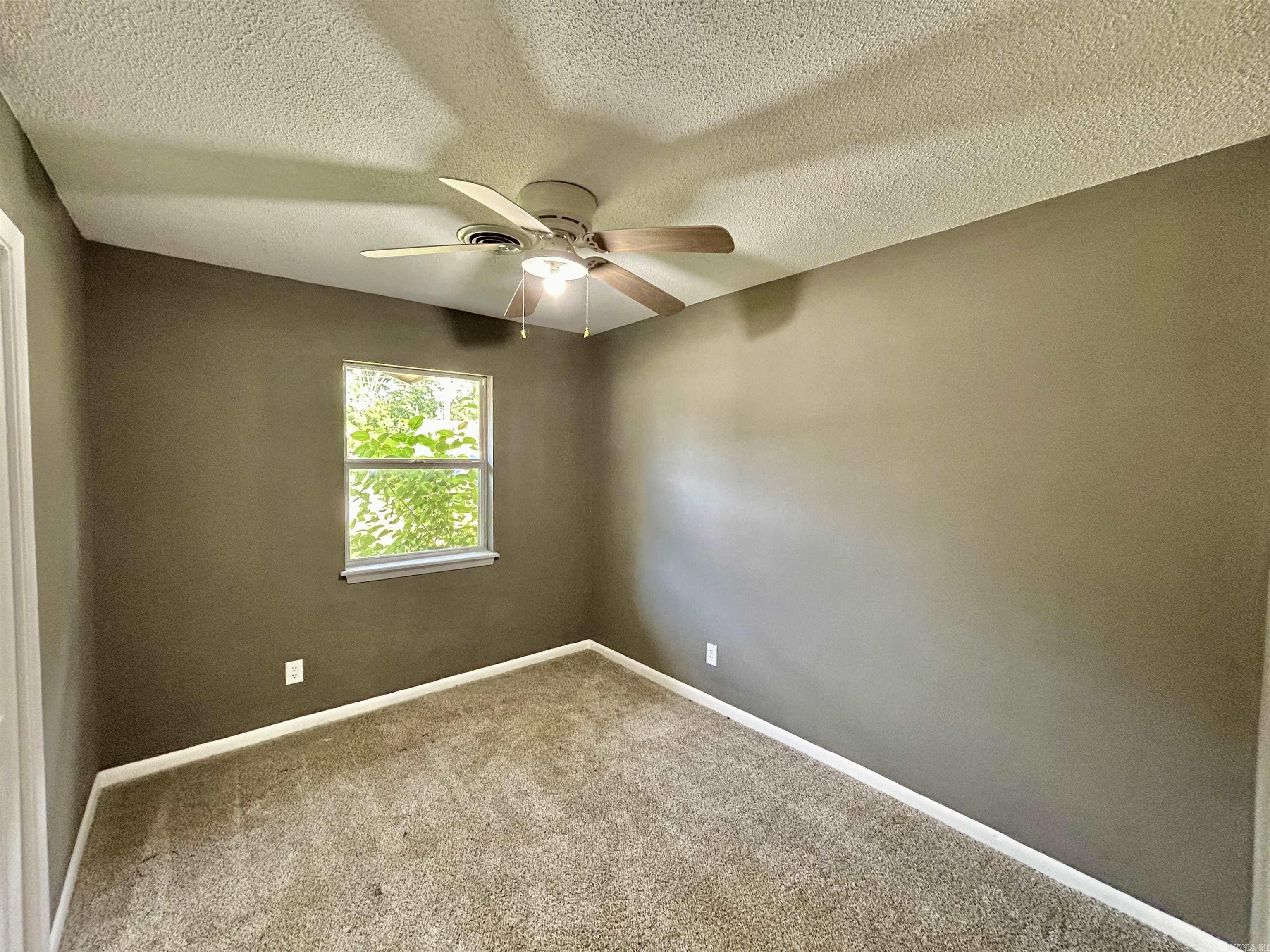 802 S Houston Avenue