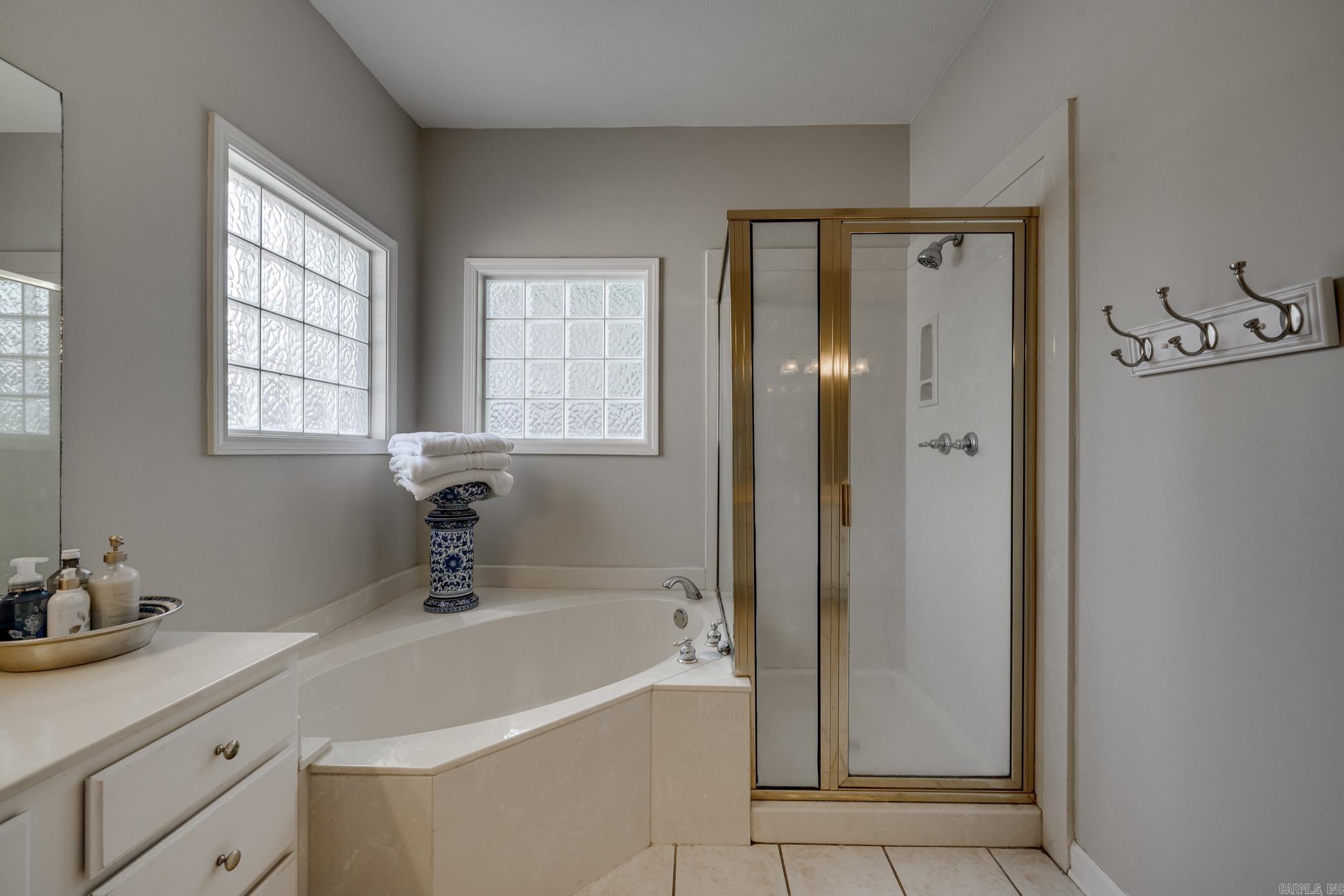 2211 E Longhills Road