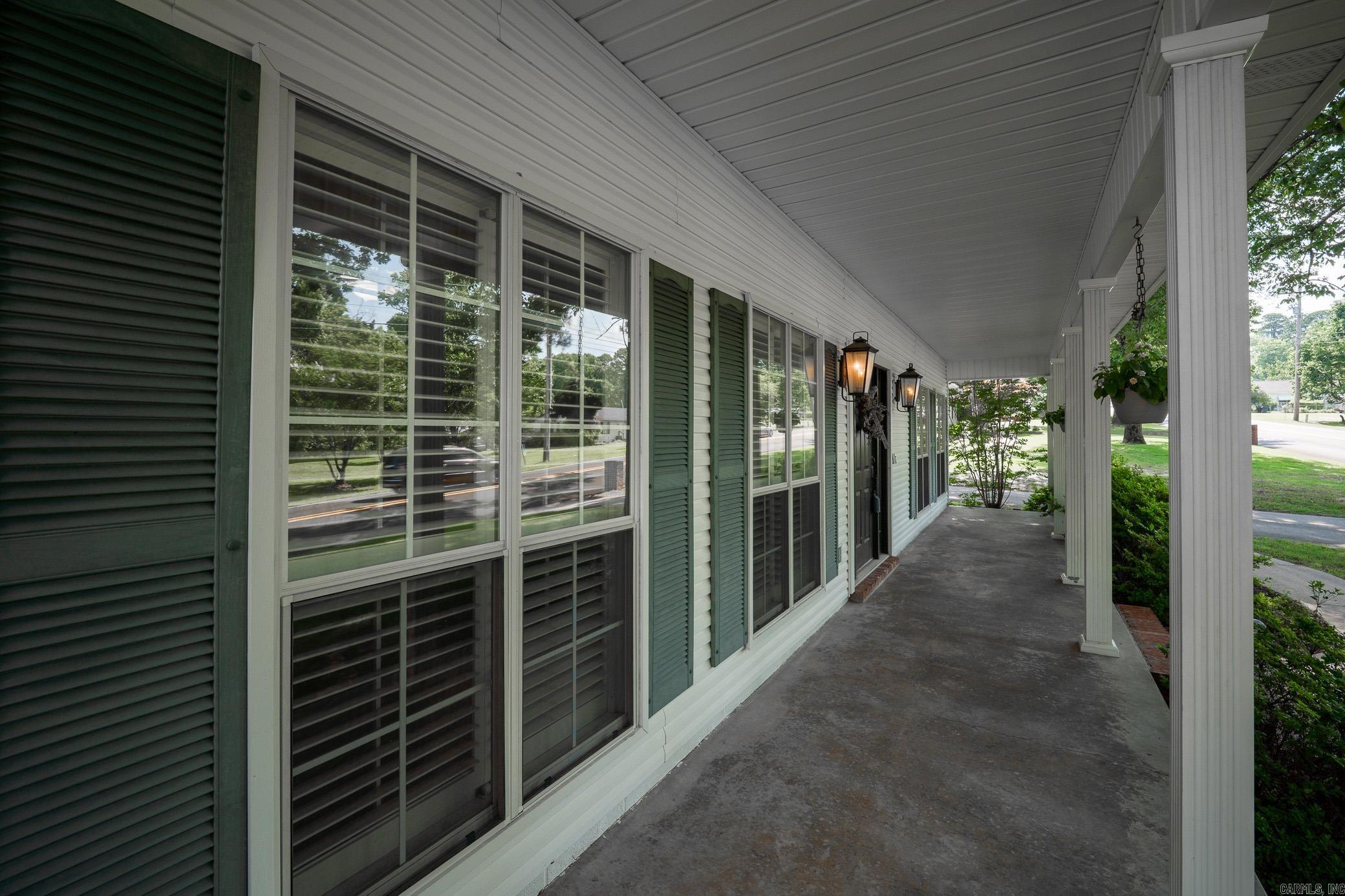 2211 E Longhills Road