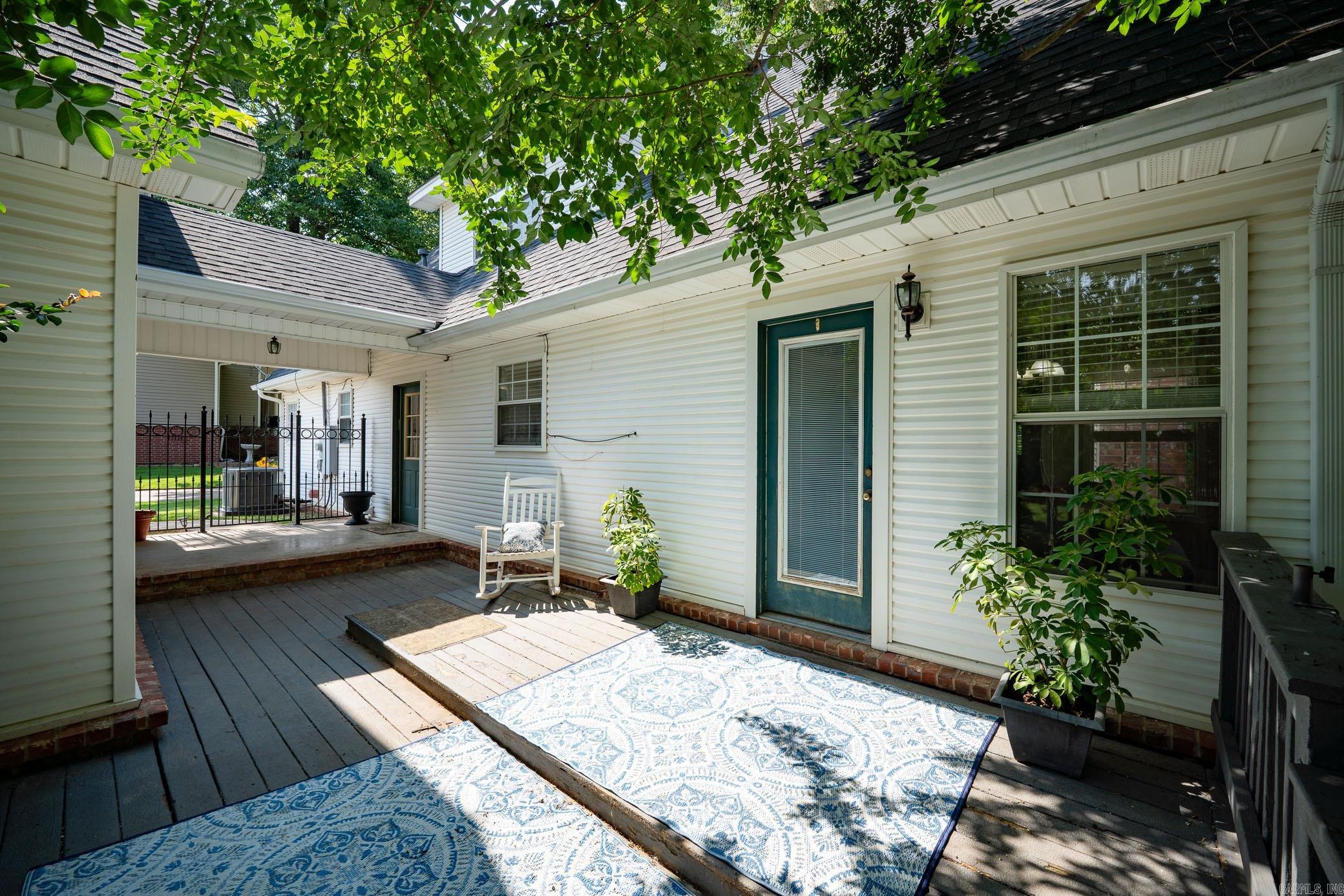 2211 E Longhills Road