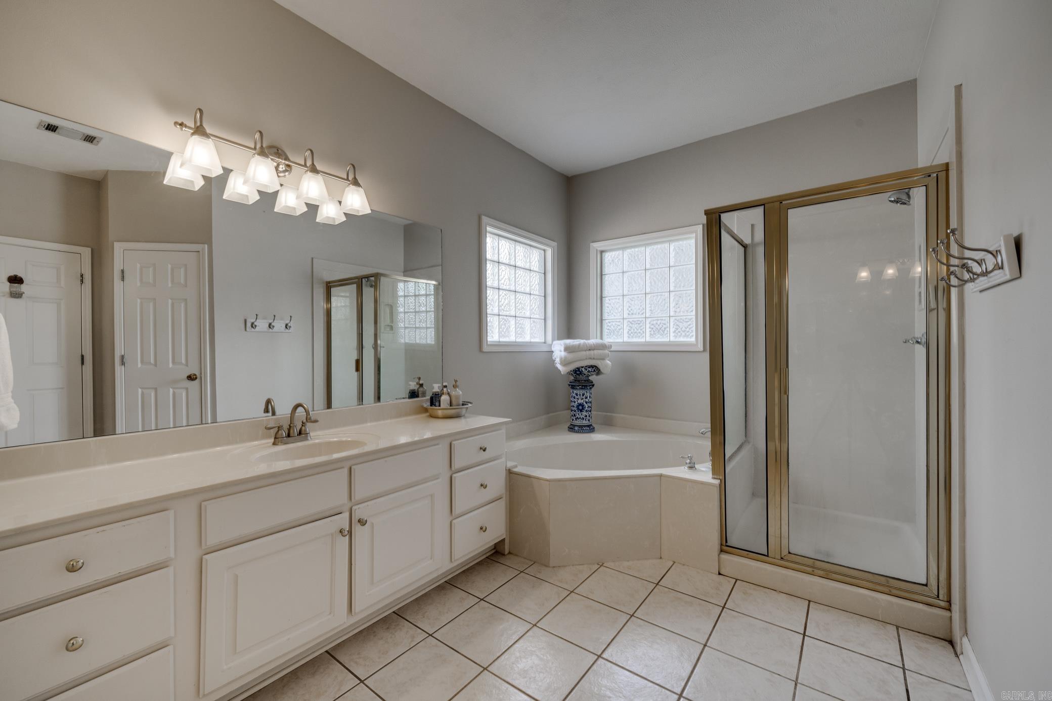 2211 E Longhills Road