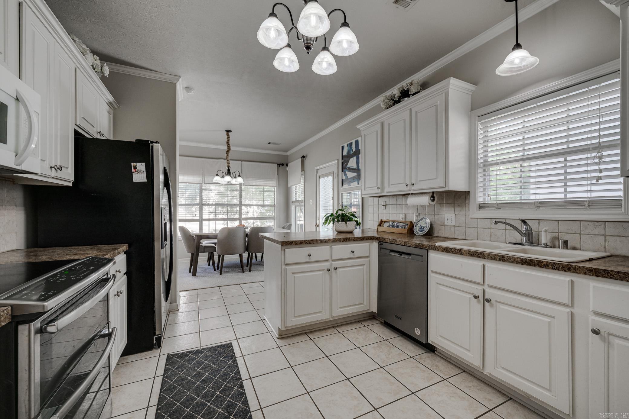 2211 E Longhills Road