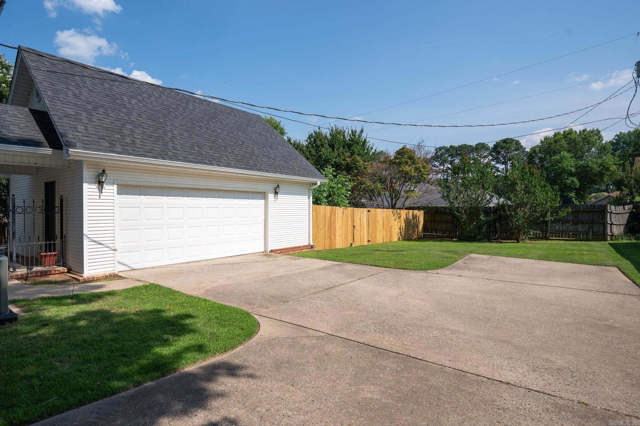 2211 E Longhills Road