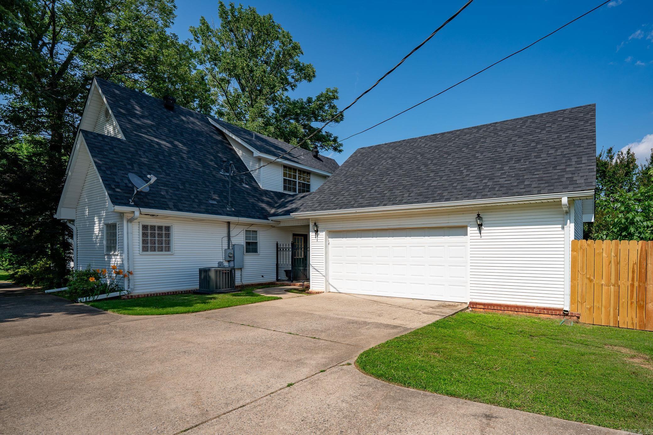 2211 E Longhills Road