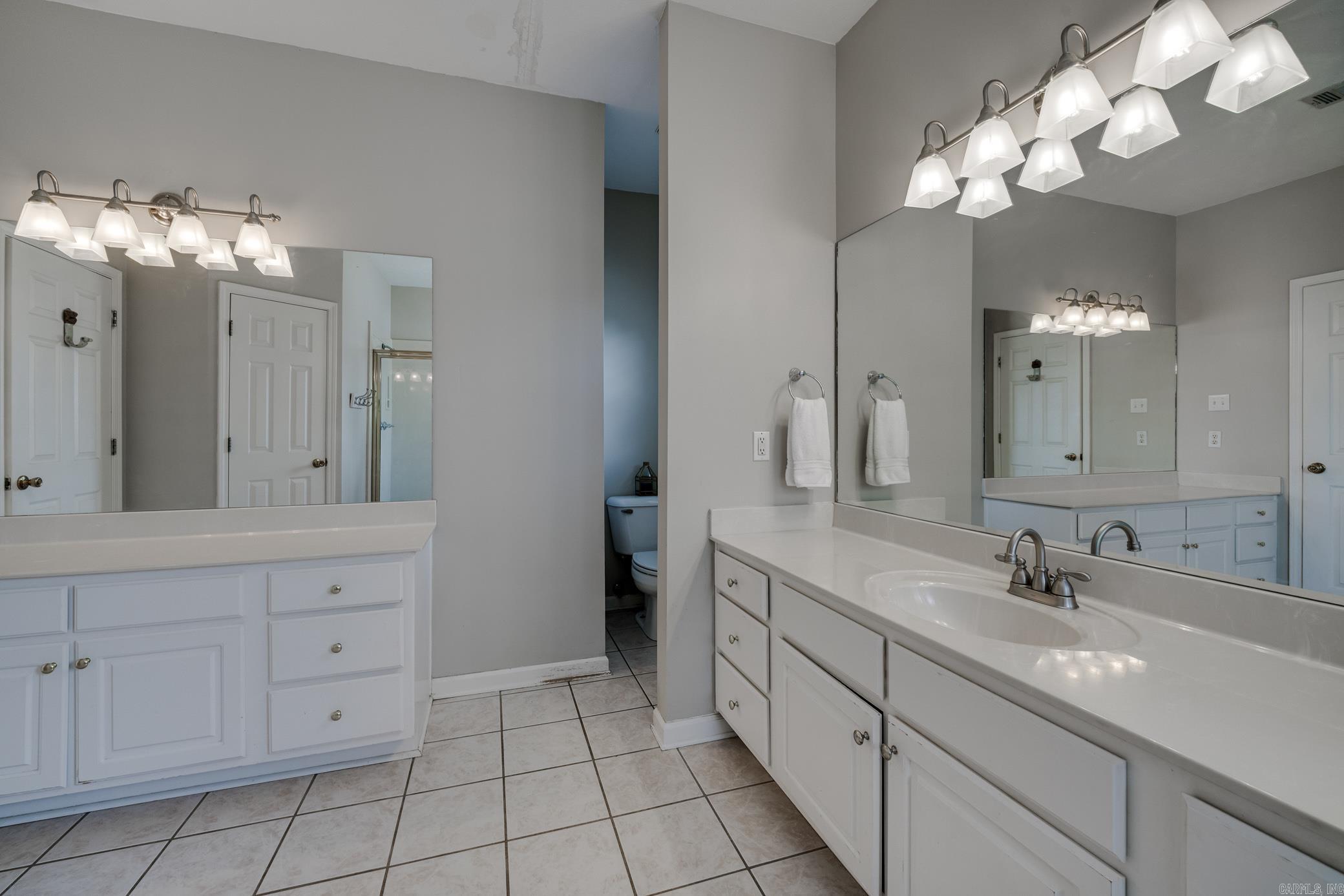 2211 E Longhills Road