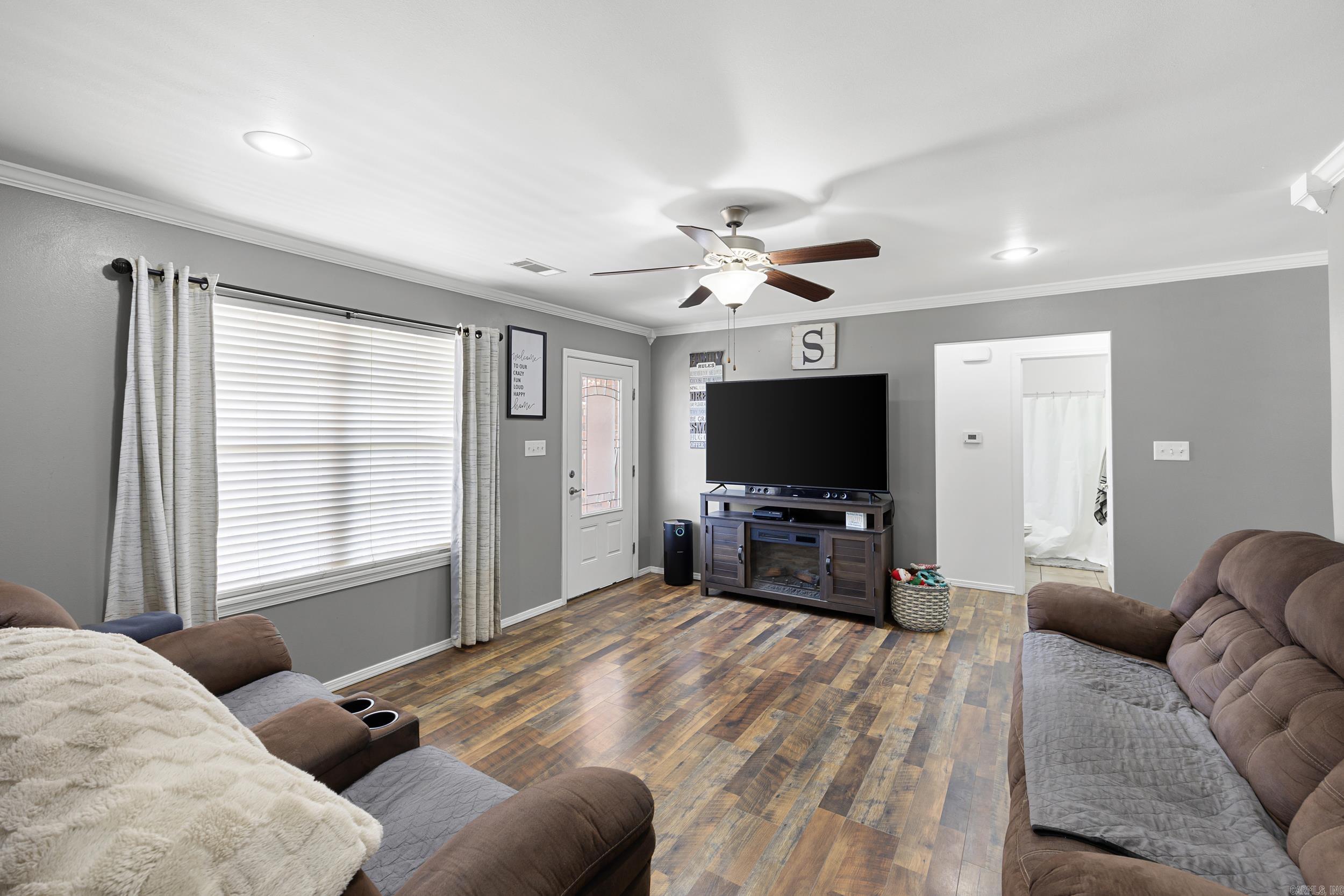 1509 E 11th Cove