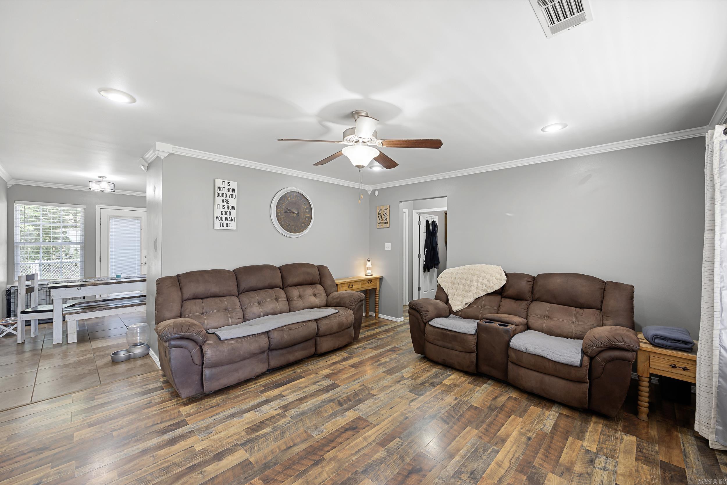 1509 E 11th Cove