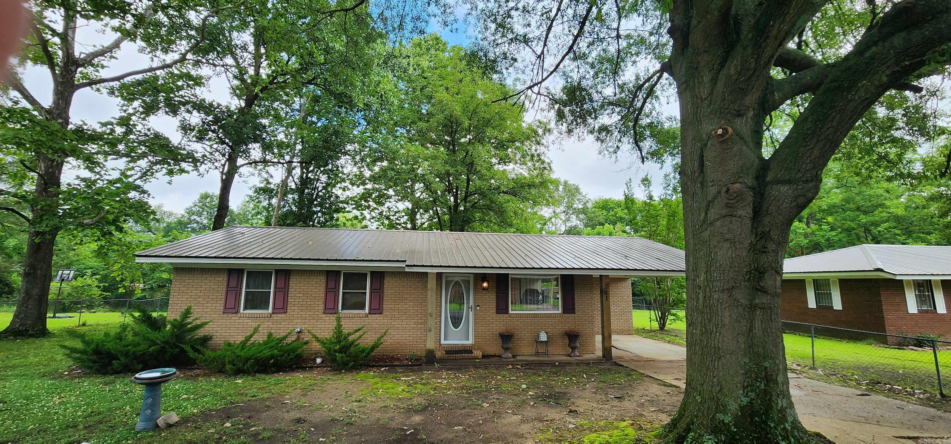 211 Raymond Circle Dr Street