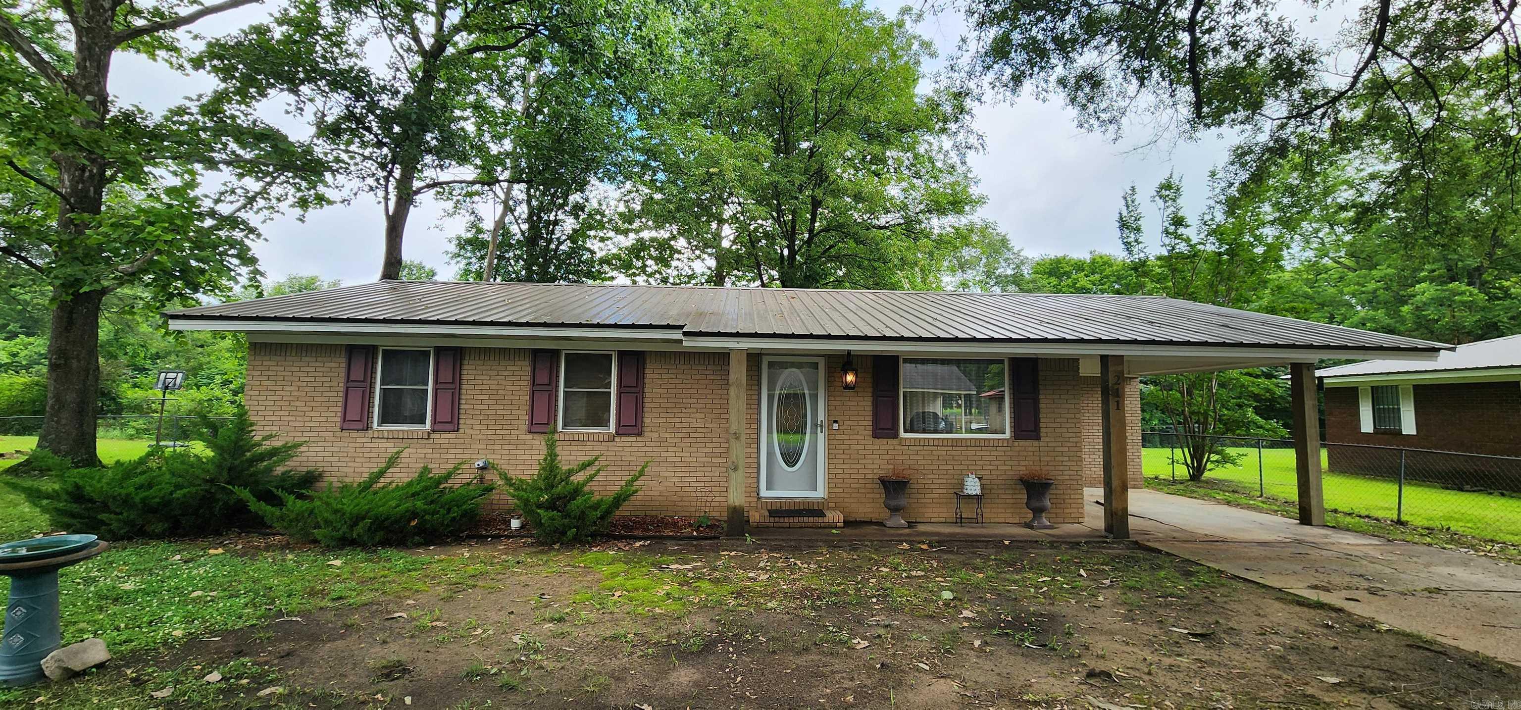 211 Raymond Circle Dr Street