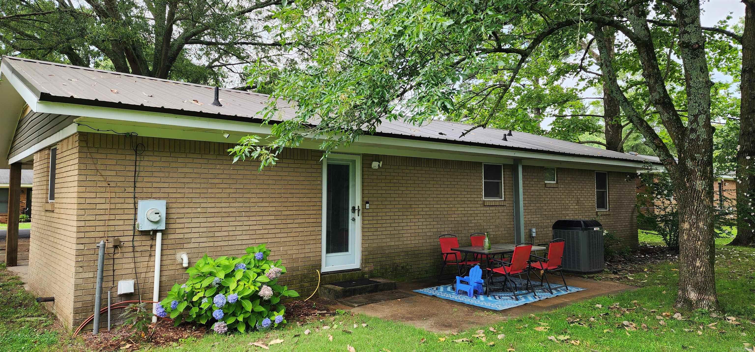 211 Raymond Circle Dr Street