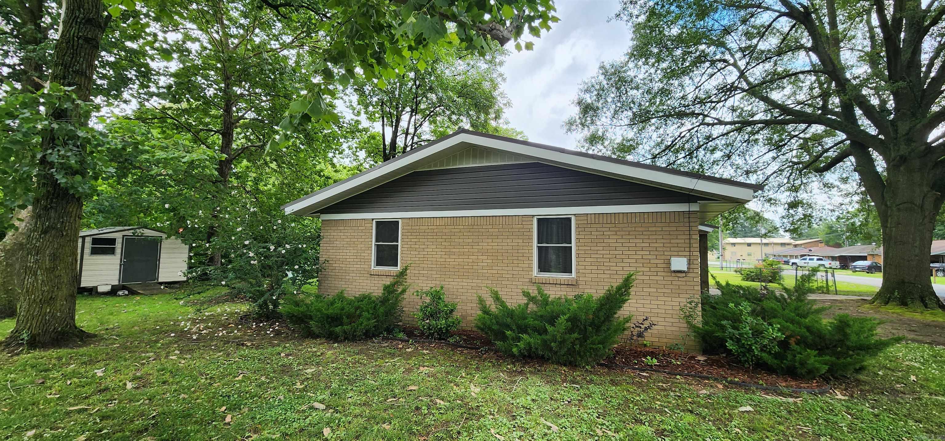 211 Raymond Circle Dr Street