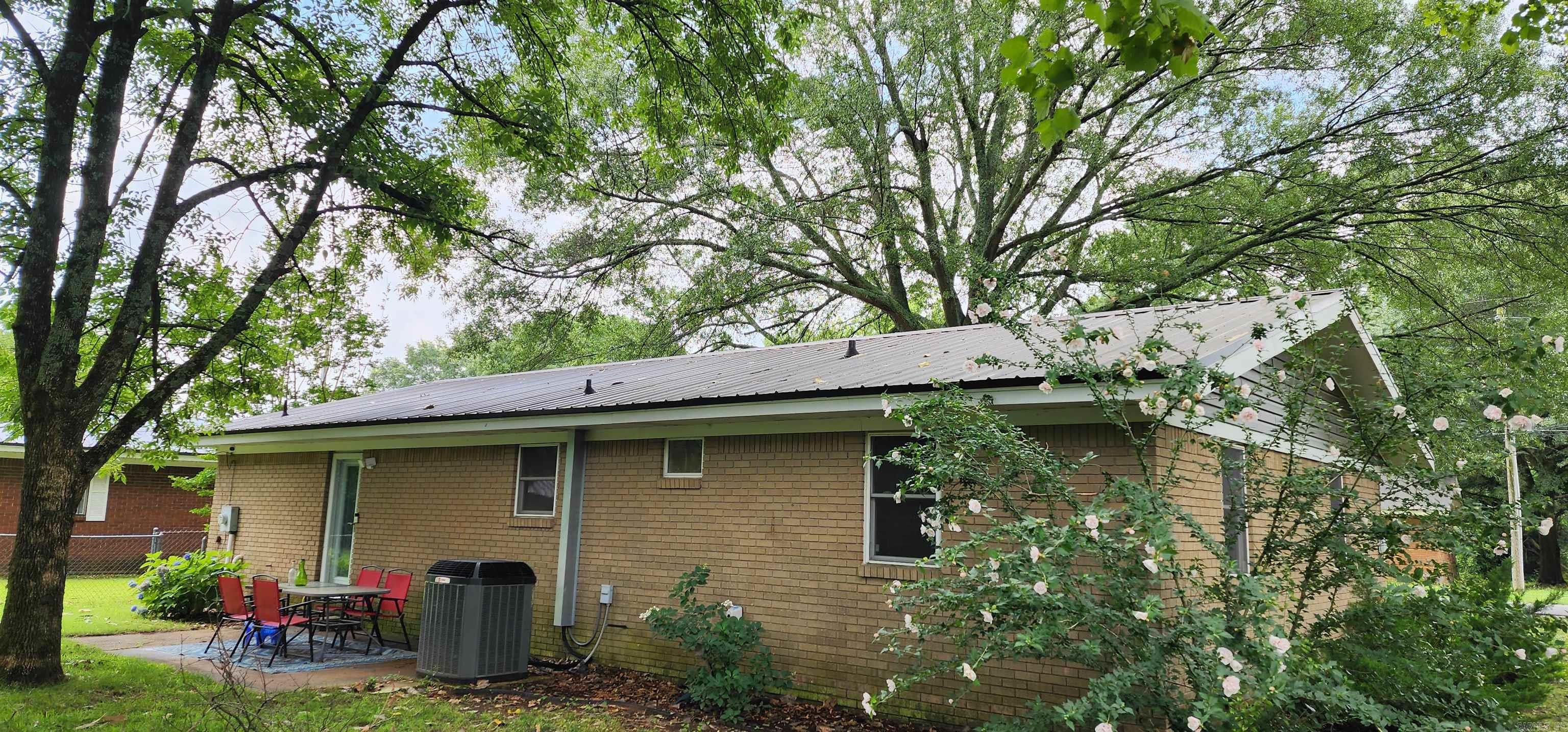 211 Raymond Circle Dr Street