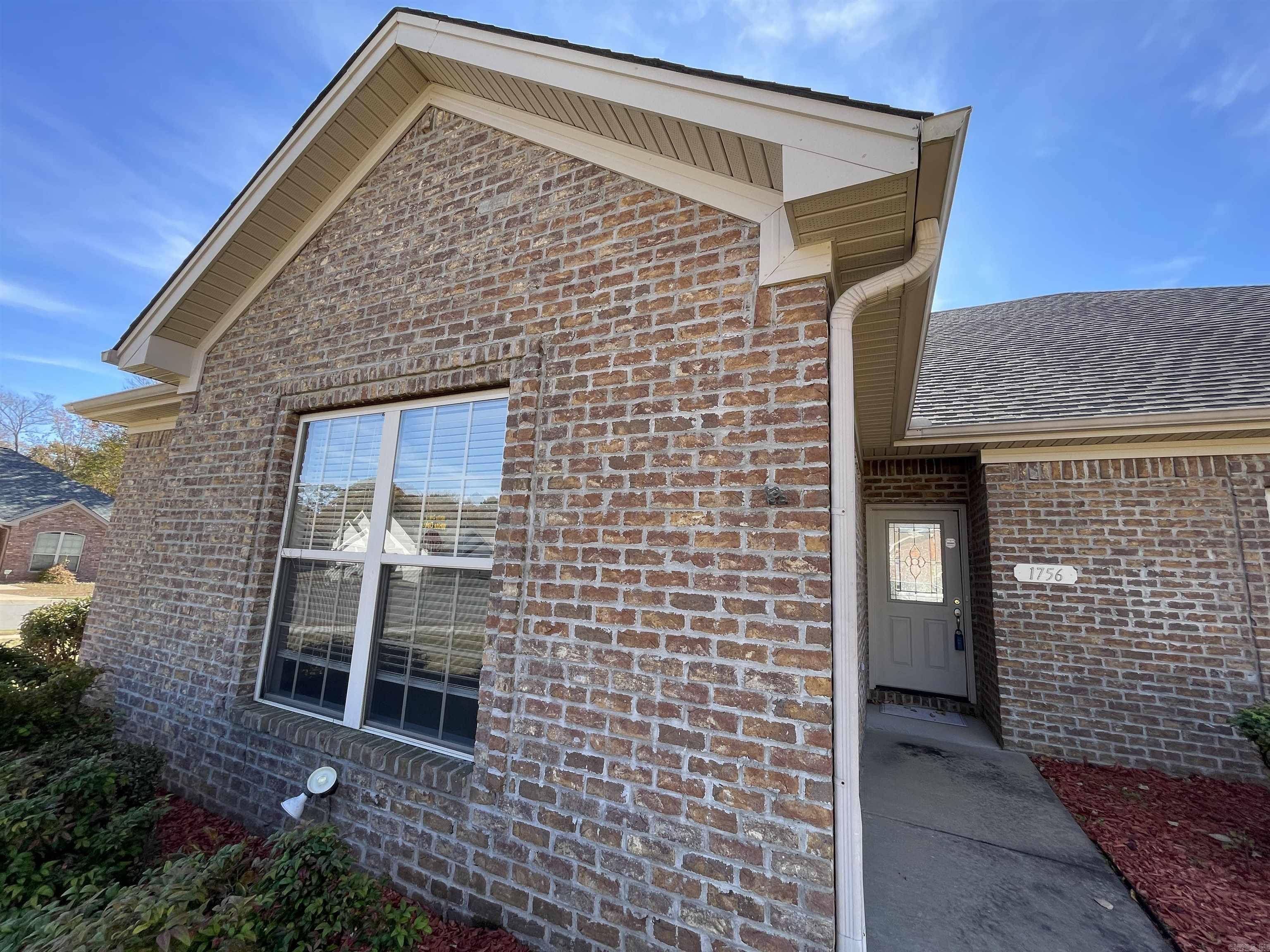 1756 White Oak Lane