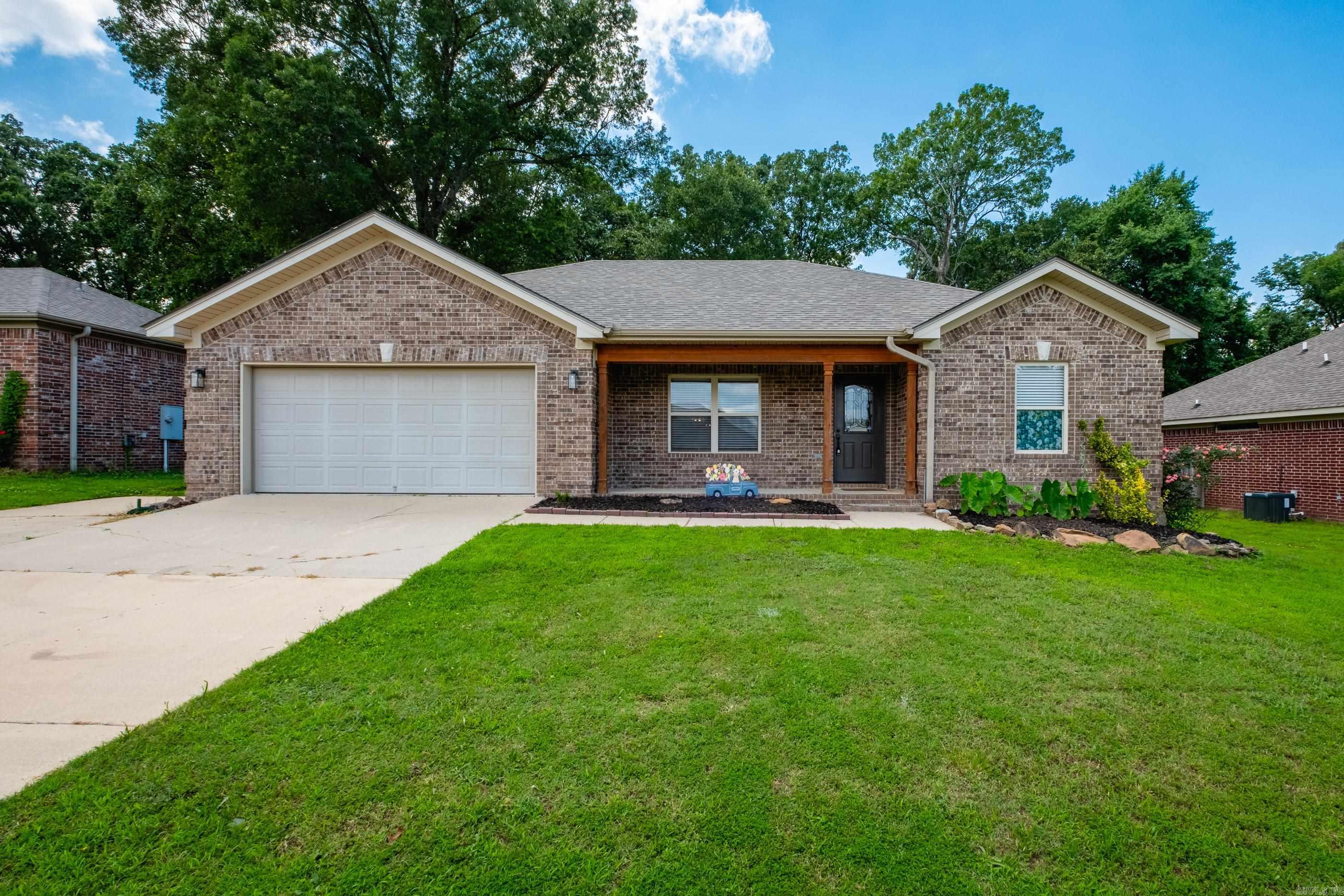 124 Cross Creek Drive