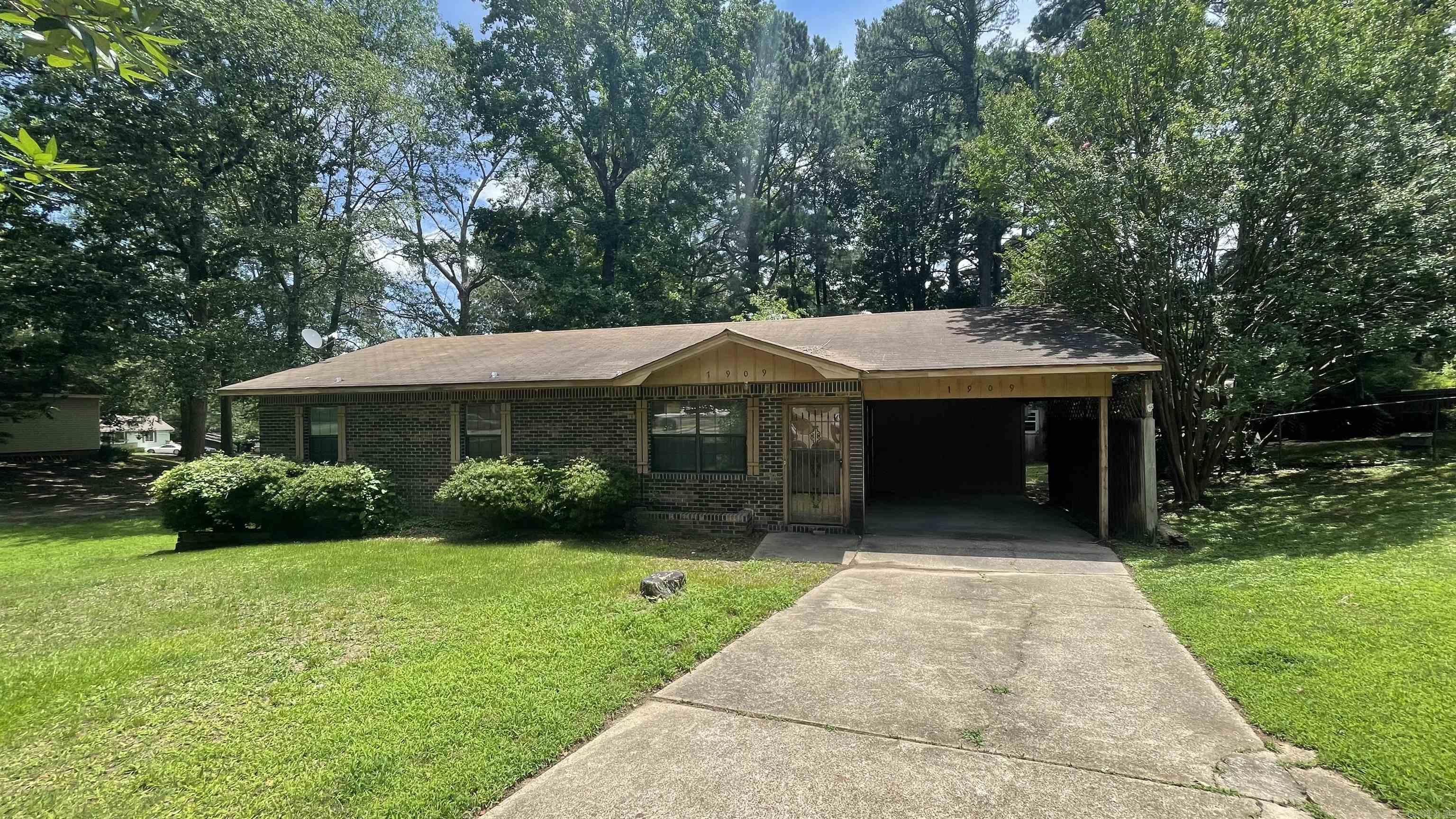 1909 Fernwood Cove