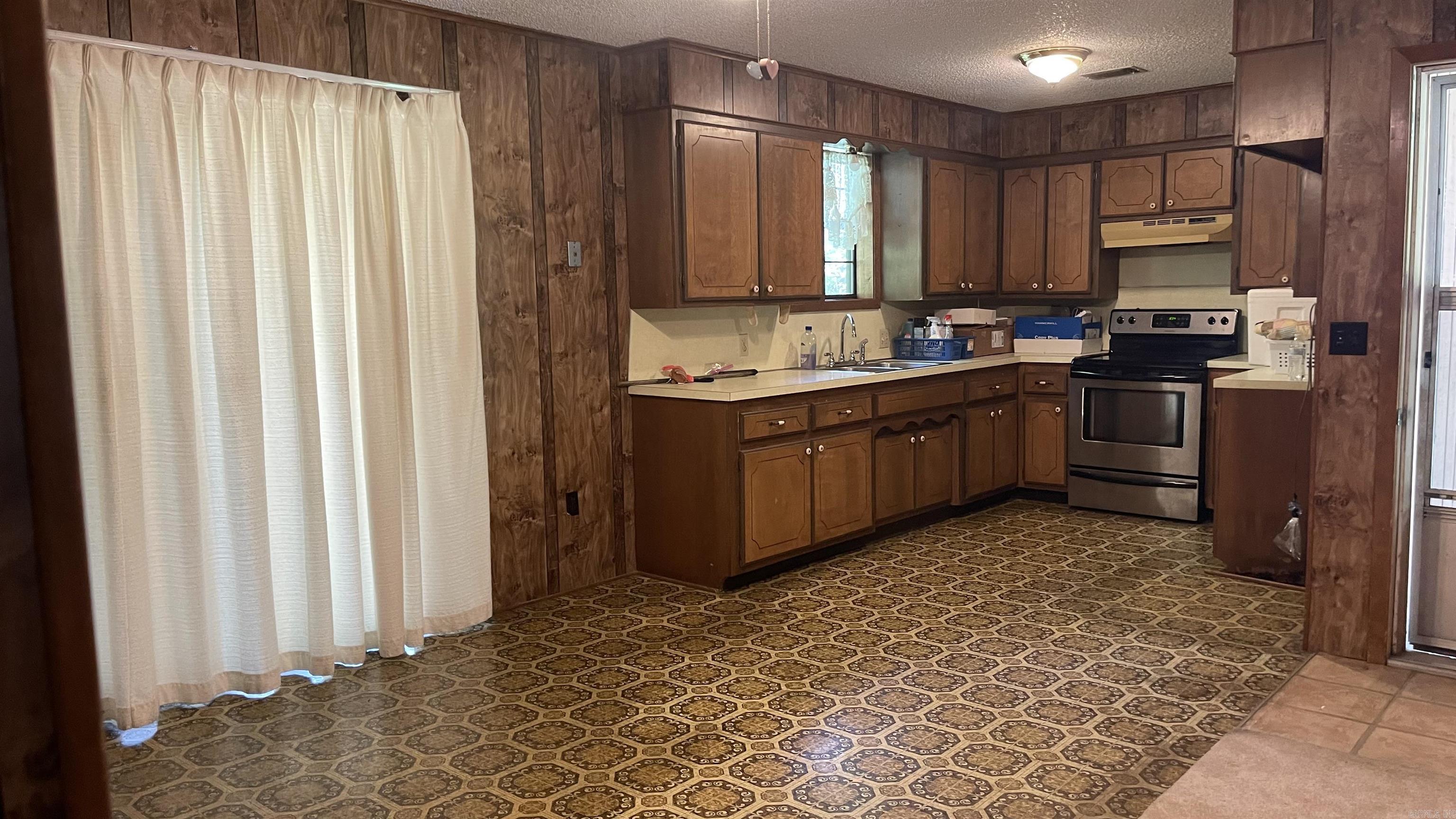 1909 Fernwood Cove