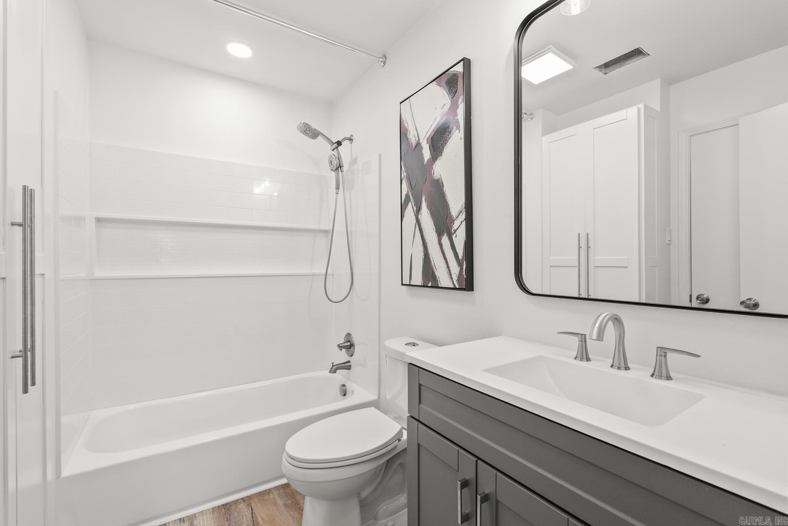 301 Kings Row Drive Unit: 106
