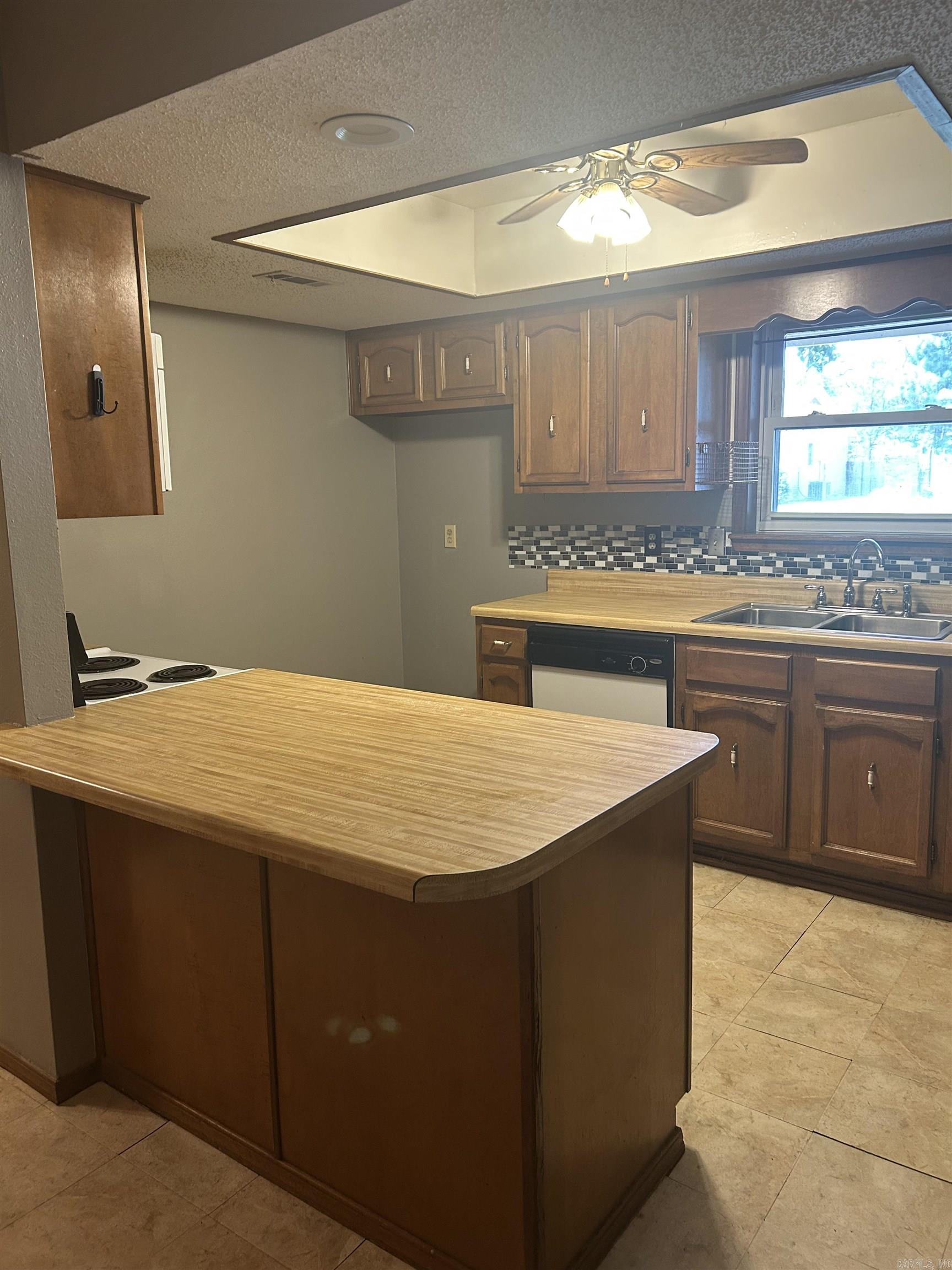 1005 S Laredo Ave
