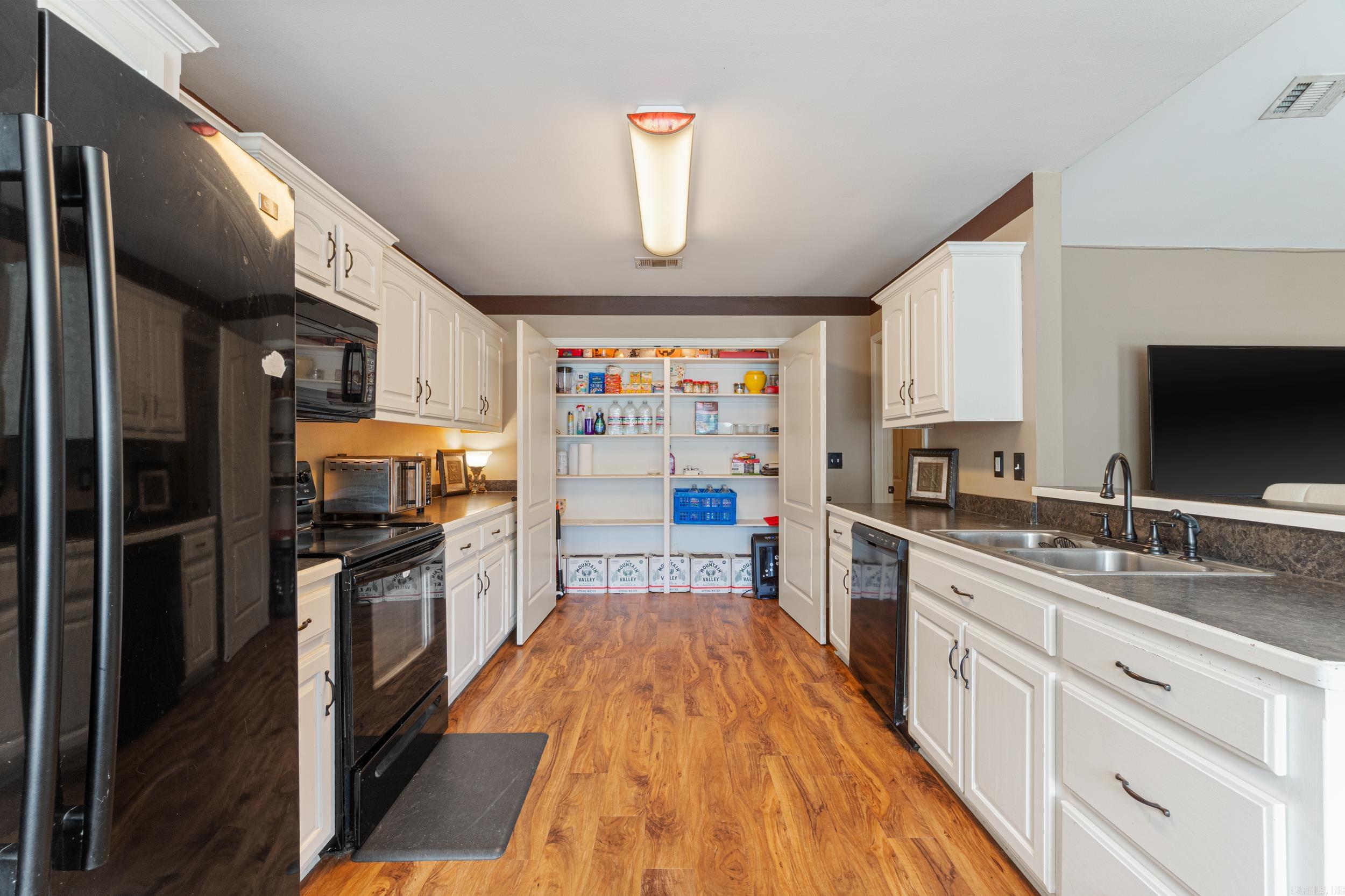 1641 White Oak Circle