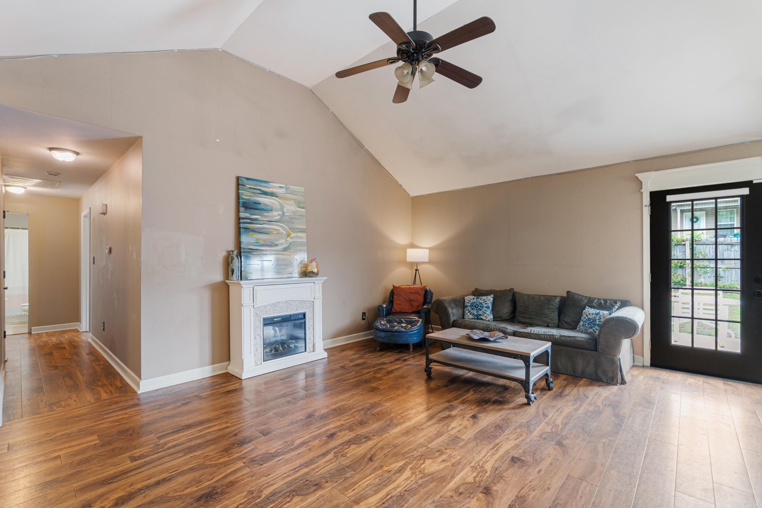 1641 White Oak Circle