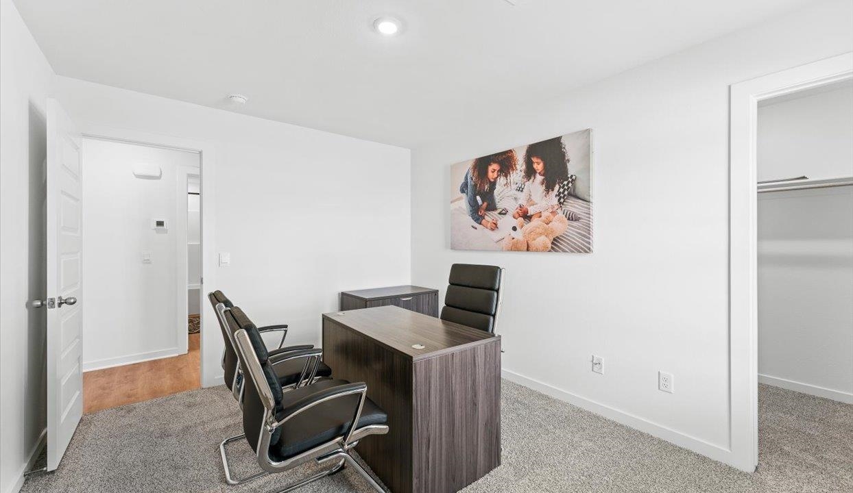 121 E Fredonia Court