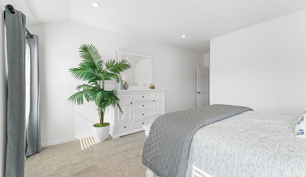 121 E Fredonia Court