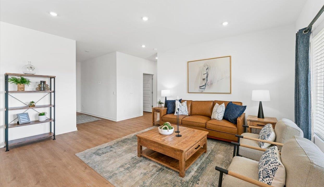 121 E Fredonia Court