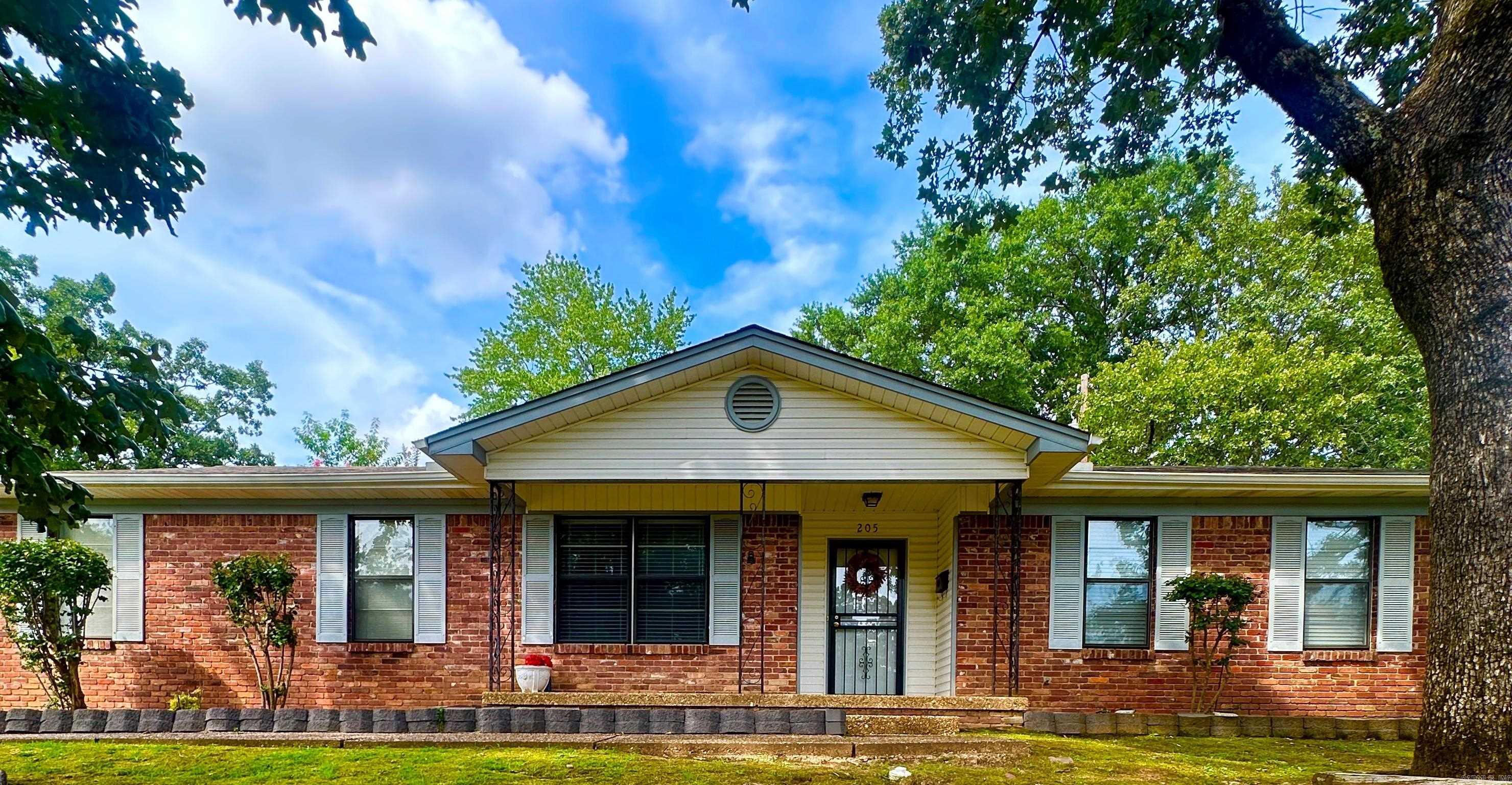 205 Windhill Dr