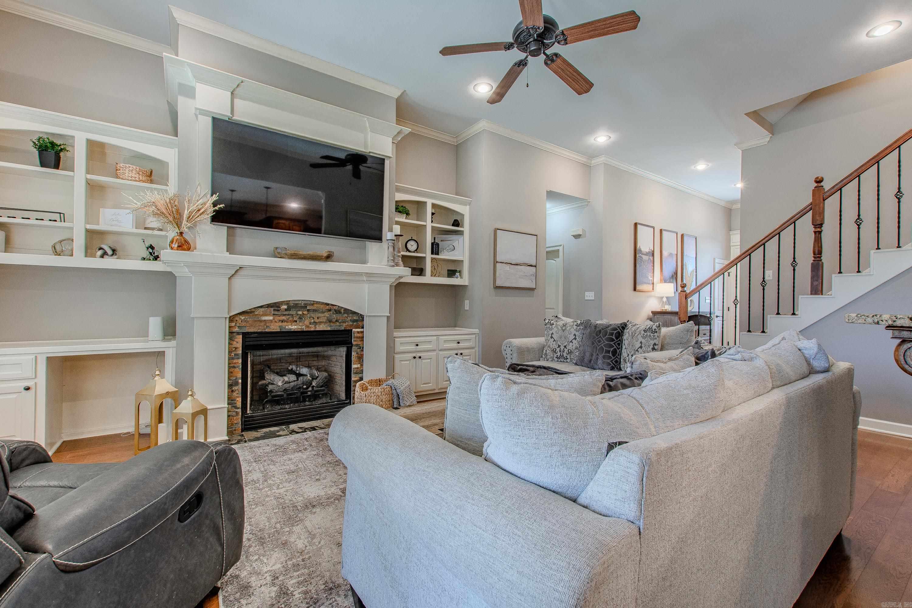 3611 Robinwood Circle